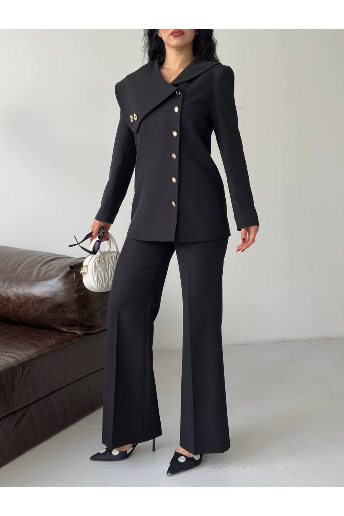 Ensemble Blazer et Pantalon à Col Asymétrique avec Détails Boutons Dorés - Görsel 5