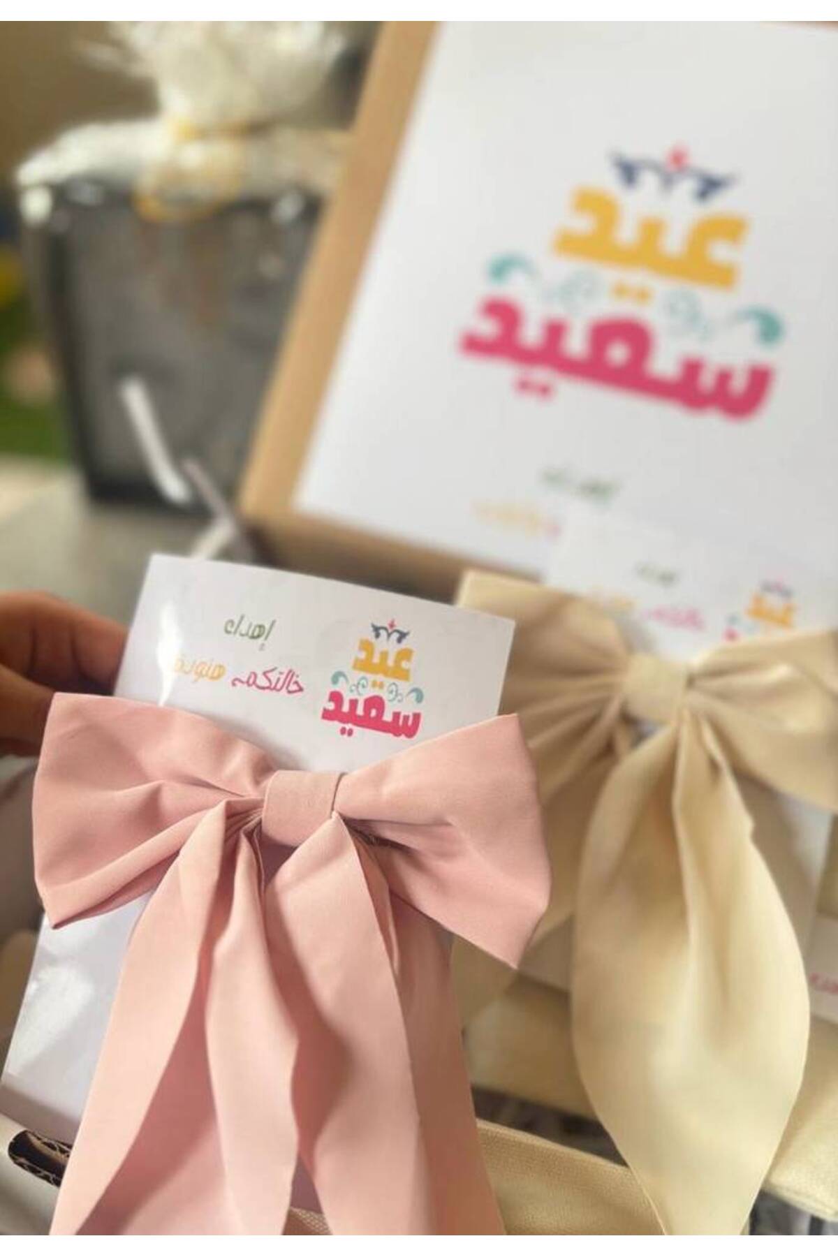 توزيعات فيونكات مع الكتابة