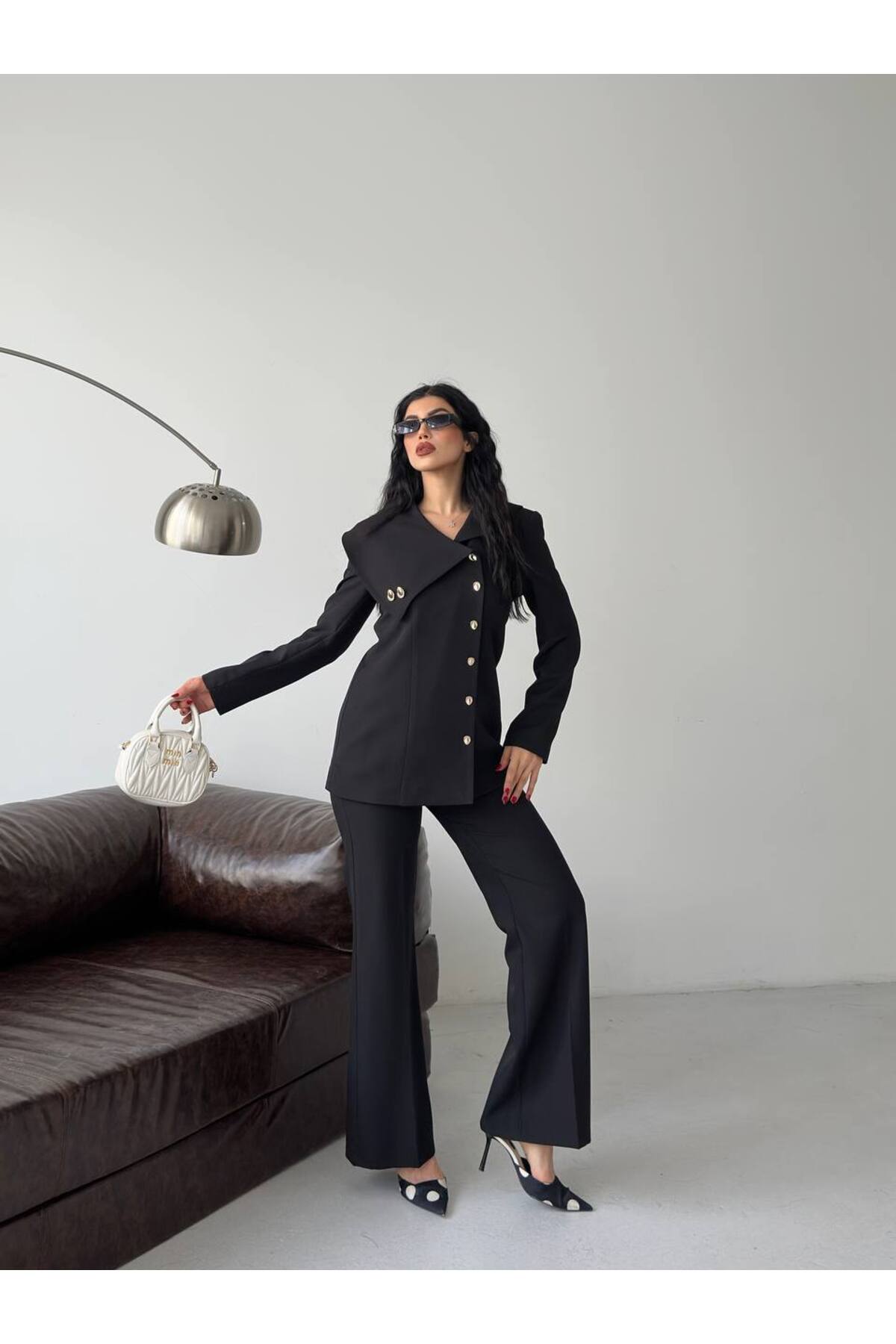 Ensemble Blazer et Pantalon à Col Asymétrique avec Détails Boutons Dorés - Görsel 6