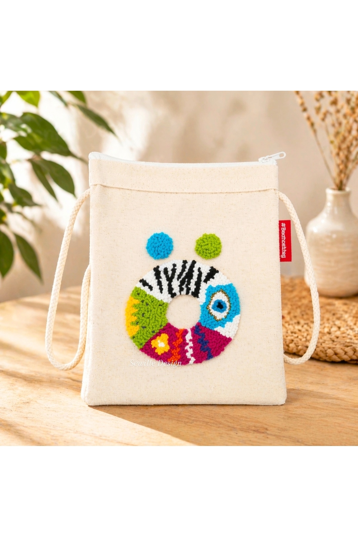 Sewille Design Hand Made Punch Harf İşlemeli Çapraz Askılı Bez Çanta görsel 2