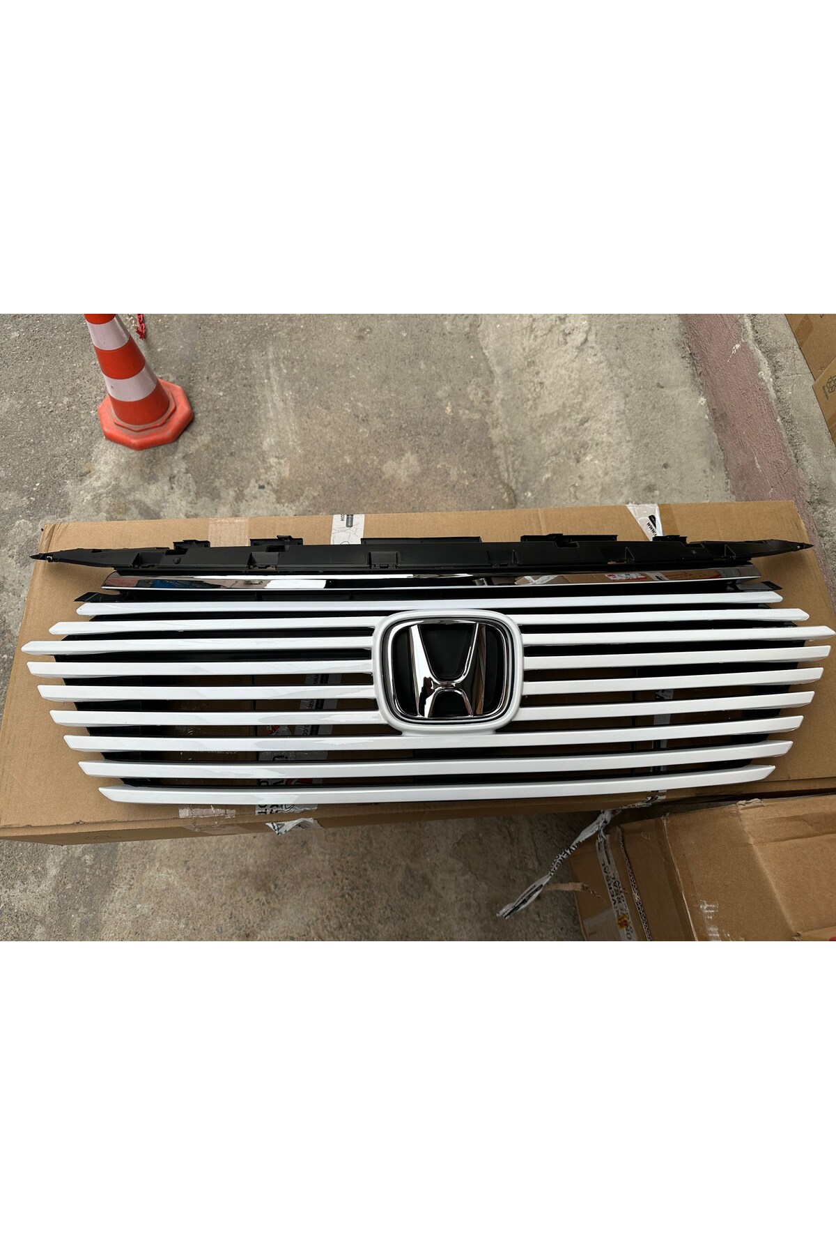 NS Nilser Auto Parts Honda HRV Panjur Ön Beyaz 2021-2023 71200-31R