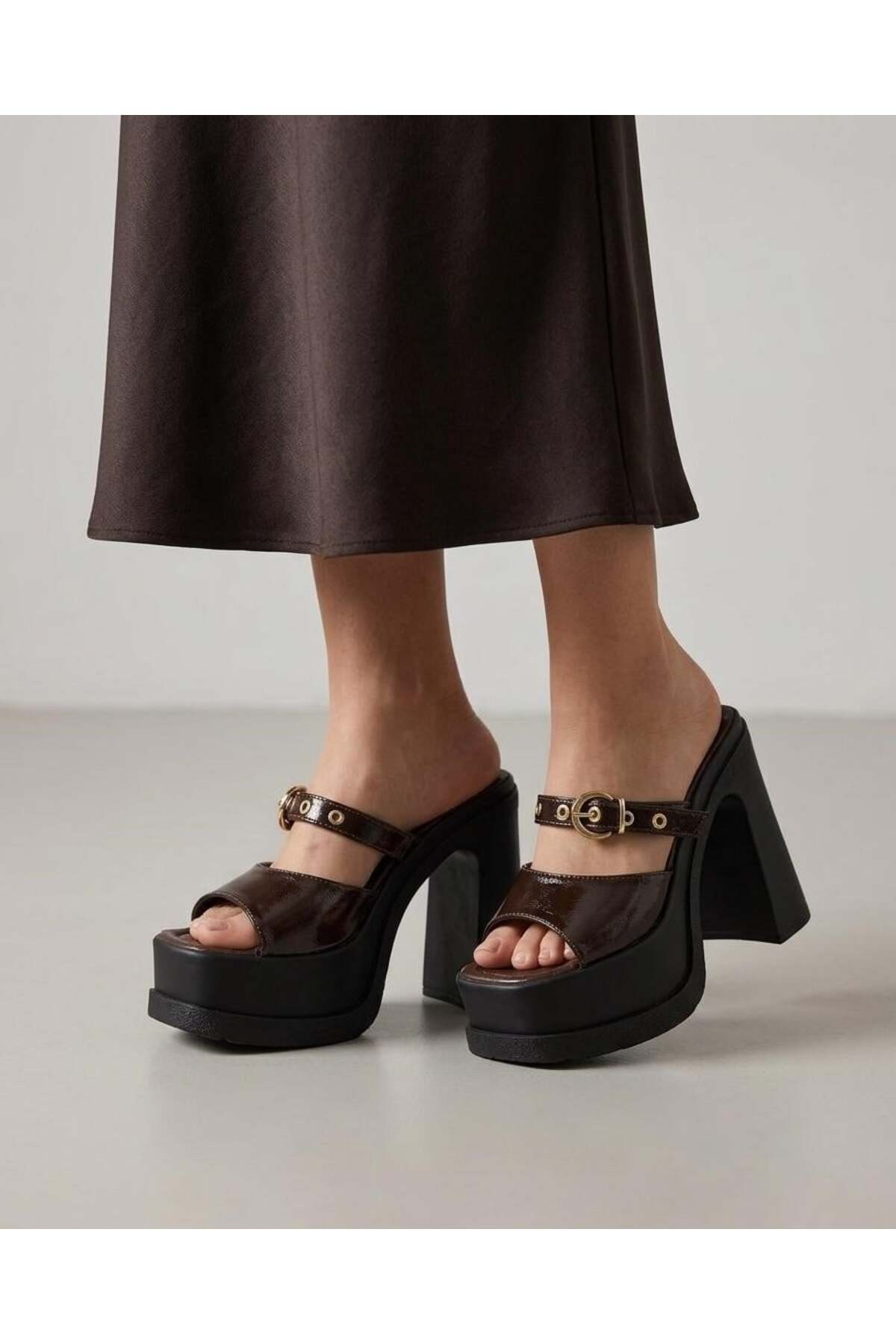 Women's Soha Coffee Spring Buckle Detailed 12 cm Orthopedic Platform Heel Slippers