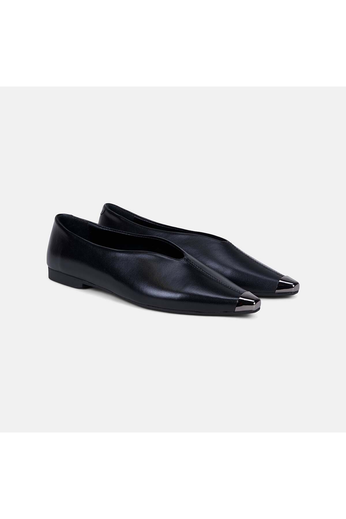 Women's Black Gold Detailed Pointed Nose Leather Flats