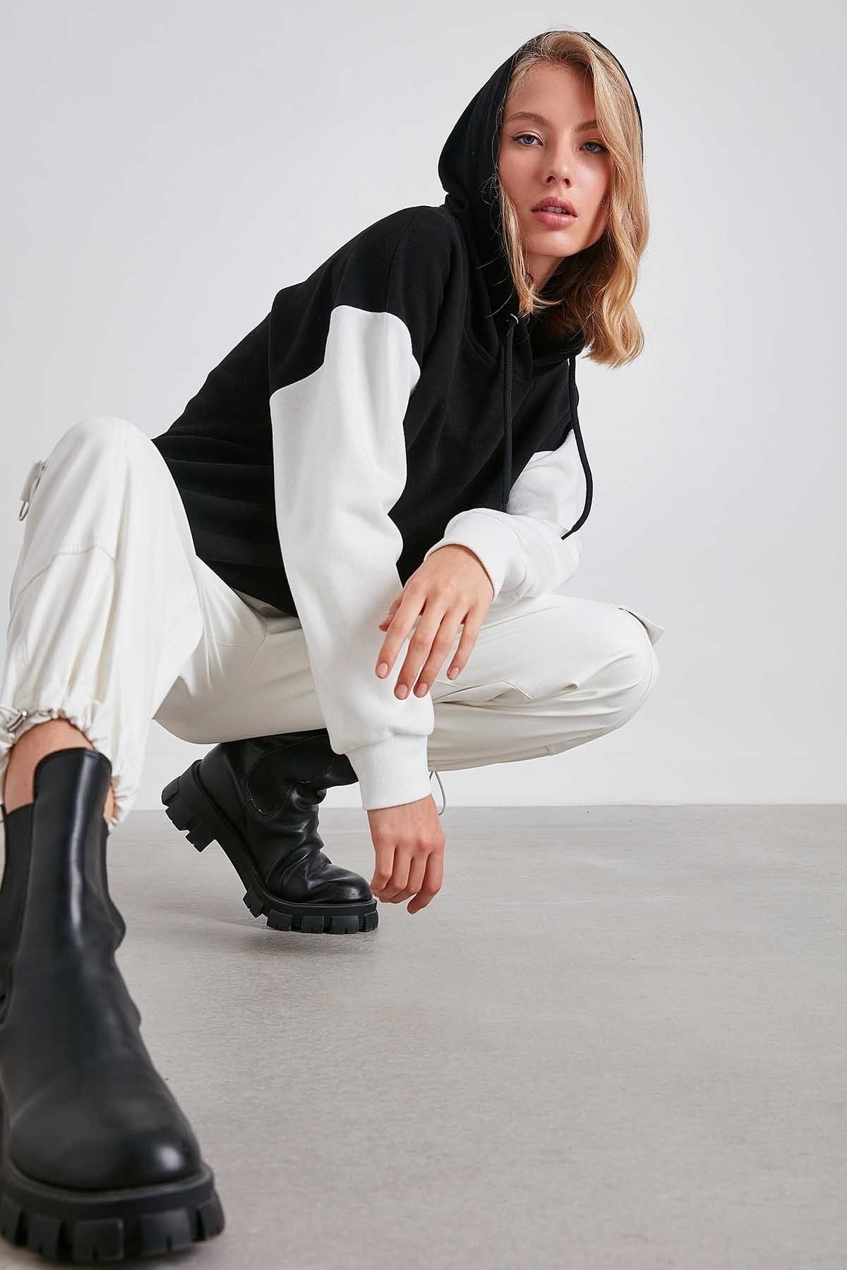Vitrin Sweatshirt Schwarz Oversized QV6919
