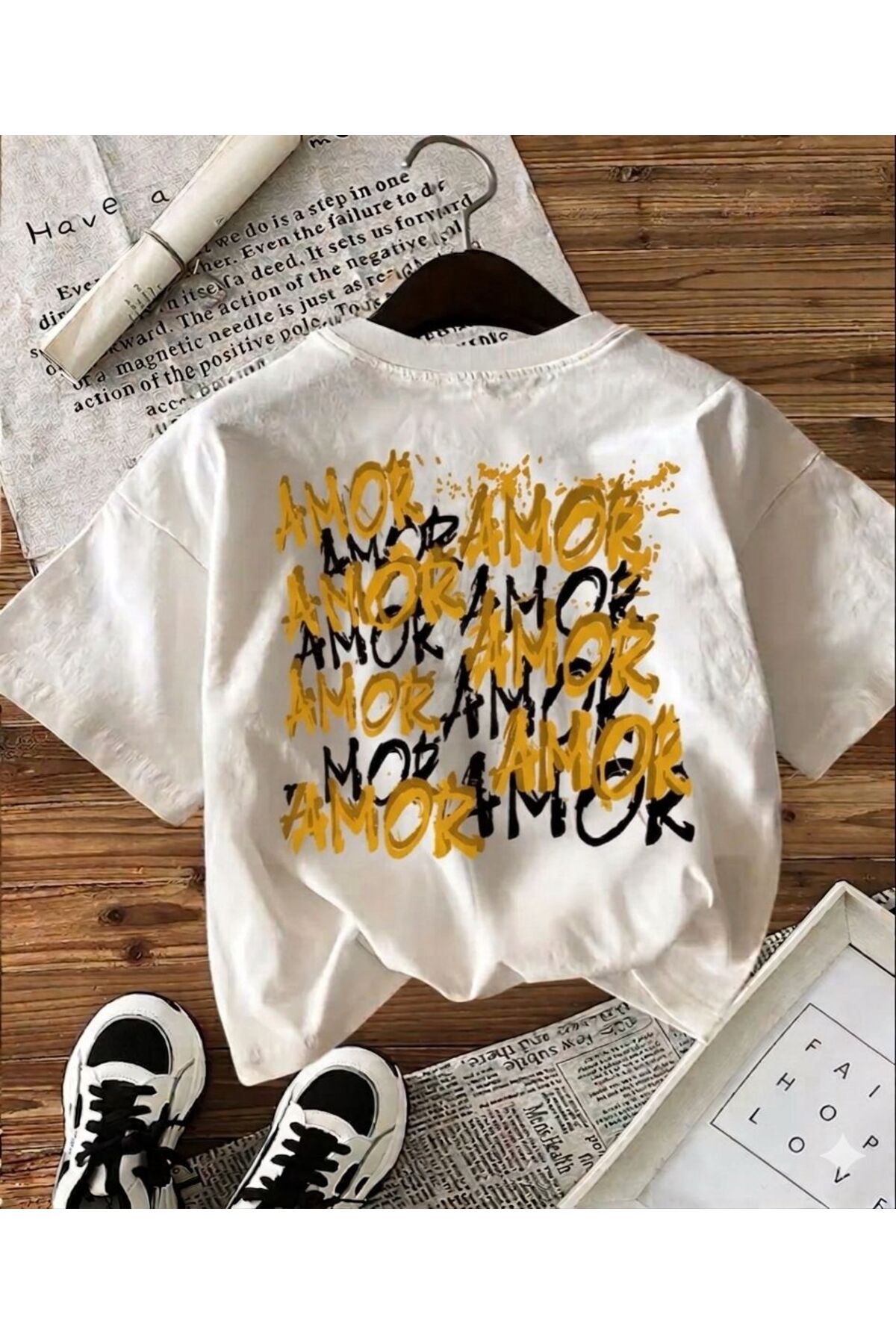WOMEN COLORED AMOR LETTERING PRINTED WHITE TSHIRT
