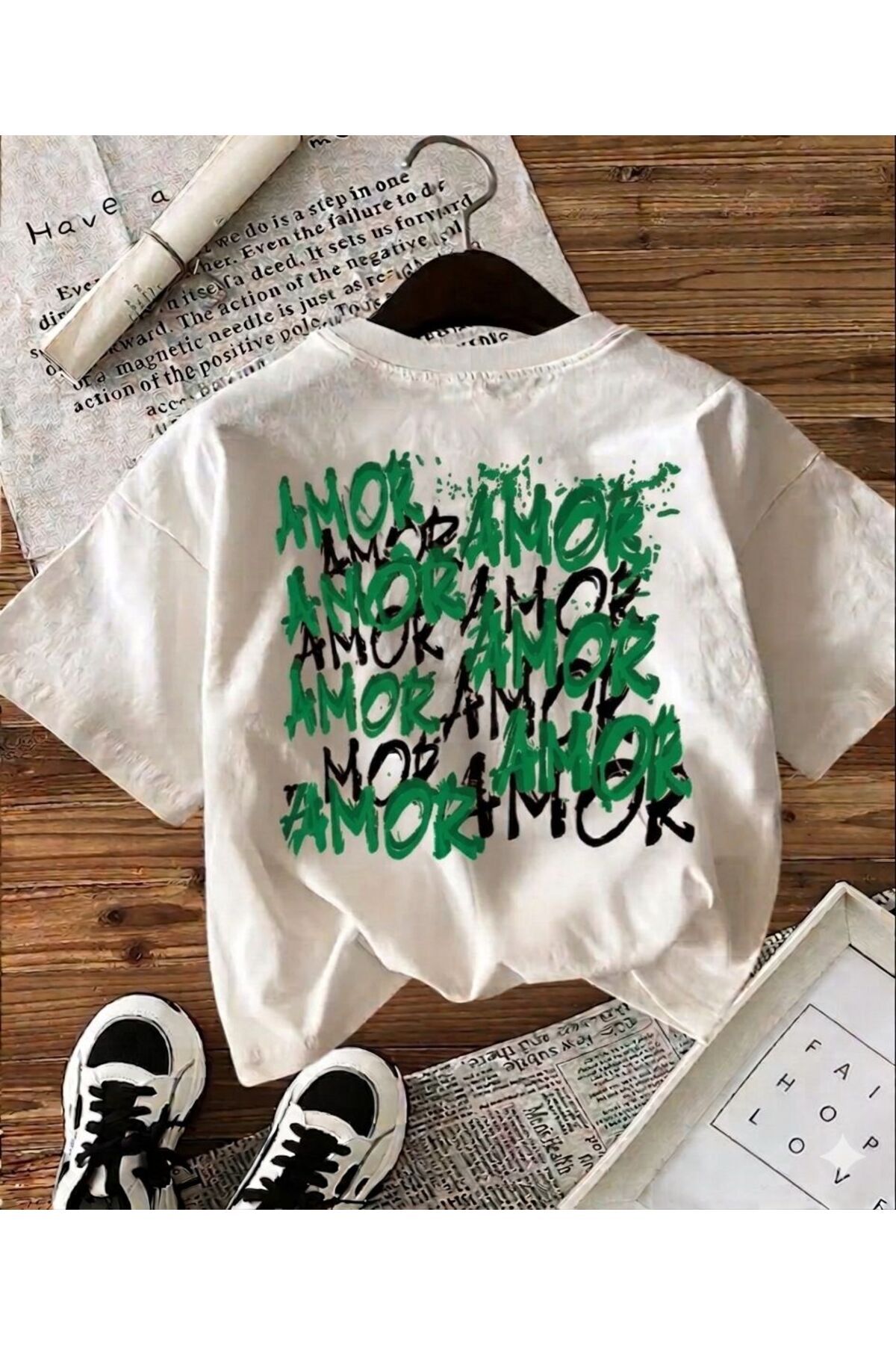 WOMEN COLORED AMOR LETTERING PRINTED WHITE TSHIRT