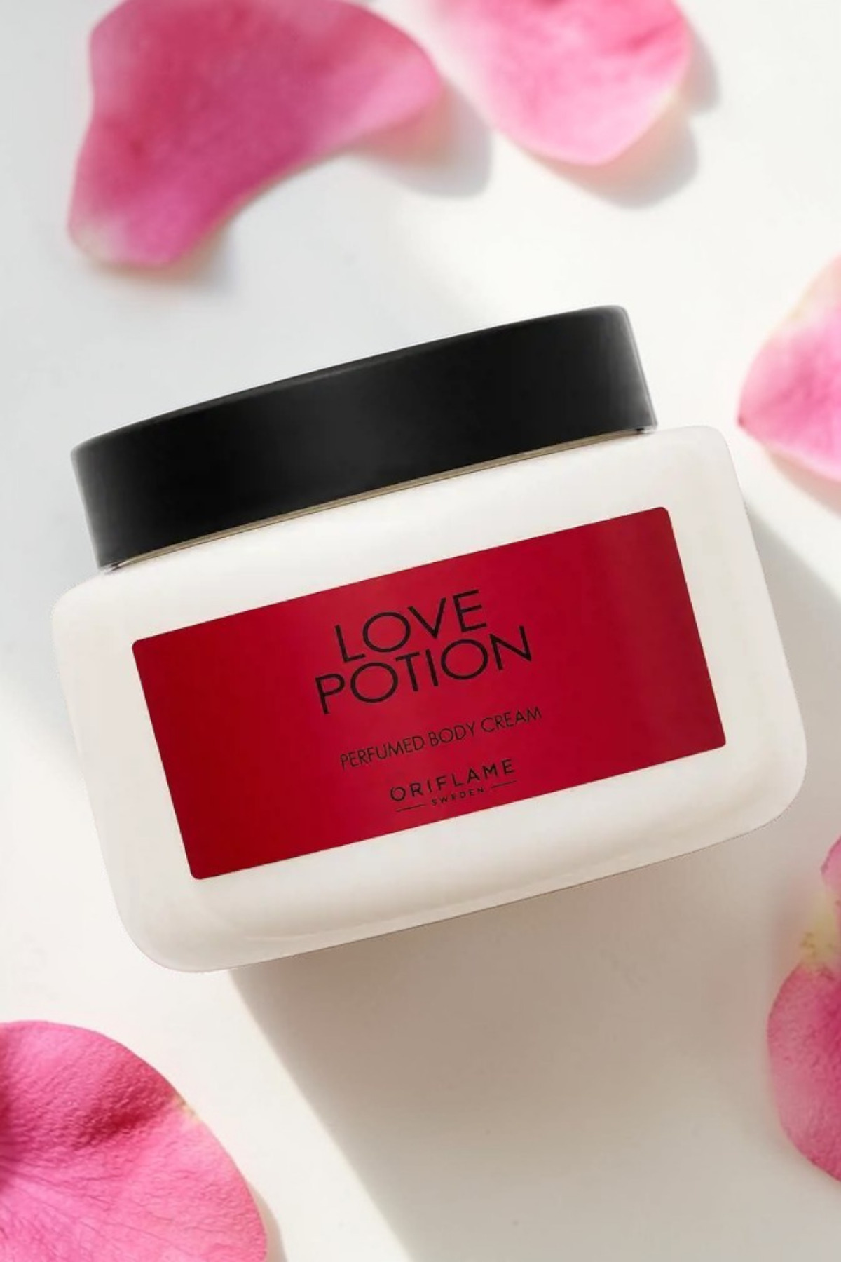 عطر زنانه Love Potion 50 میلی‌لیتر EDP + کرم بدن عطری Love Potion 250 میلی‌لیتر — 15029108 — تصویر 6 از 8