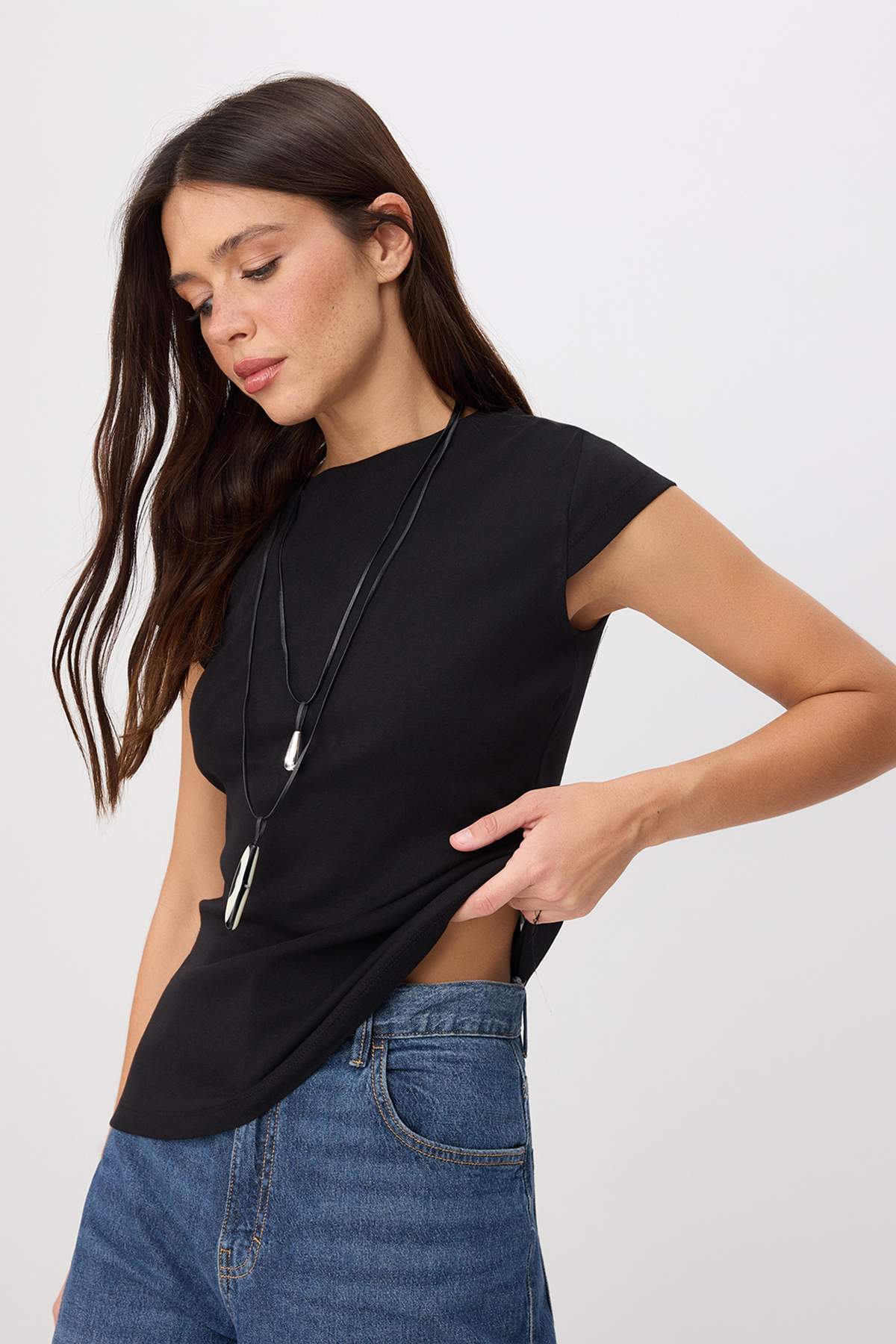 Trendyolmilla Siyah Regular/Normal Kalıp Kısa Kollu Örme Crop/Kısa Pamuk Ribana Örme T-shirt TWOSS26TS00299