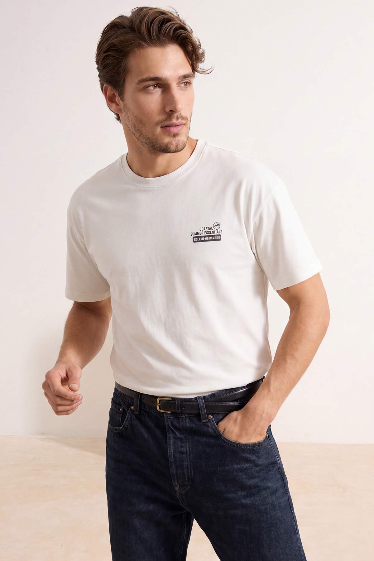 Trendyolmilla Man Ekru Oversize/Geniş Kesim Baskılı %100 Pamuk T-Shirt TMNSS26TS00049