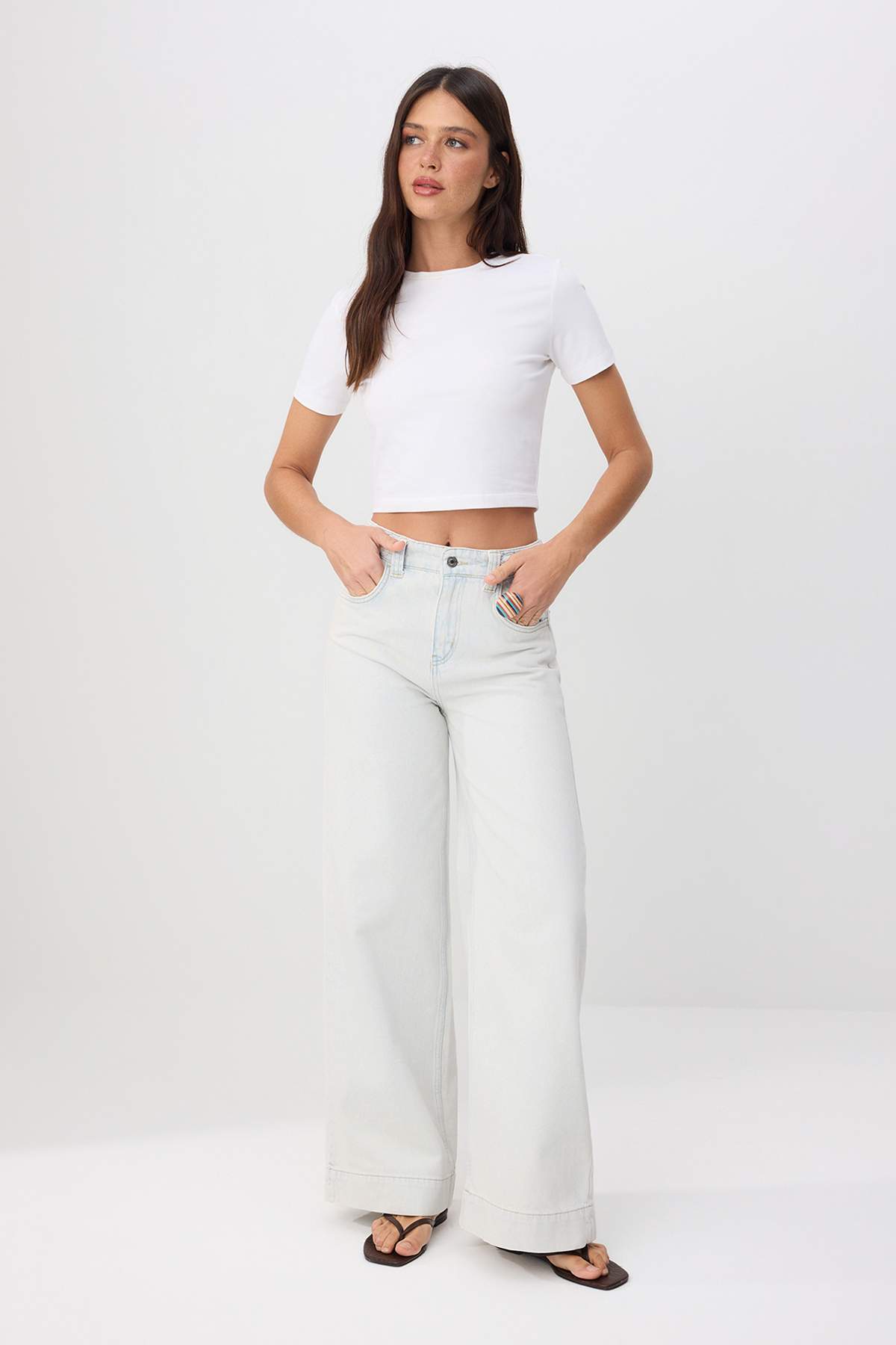 Trendyolmilla Açık Mavi DÖKÜMLÜ Kemer Detaylı Yüksek Bel %100 Pamuk Wide Leg Jeans TWOSS26JE00190
