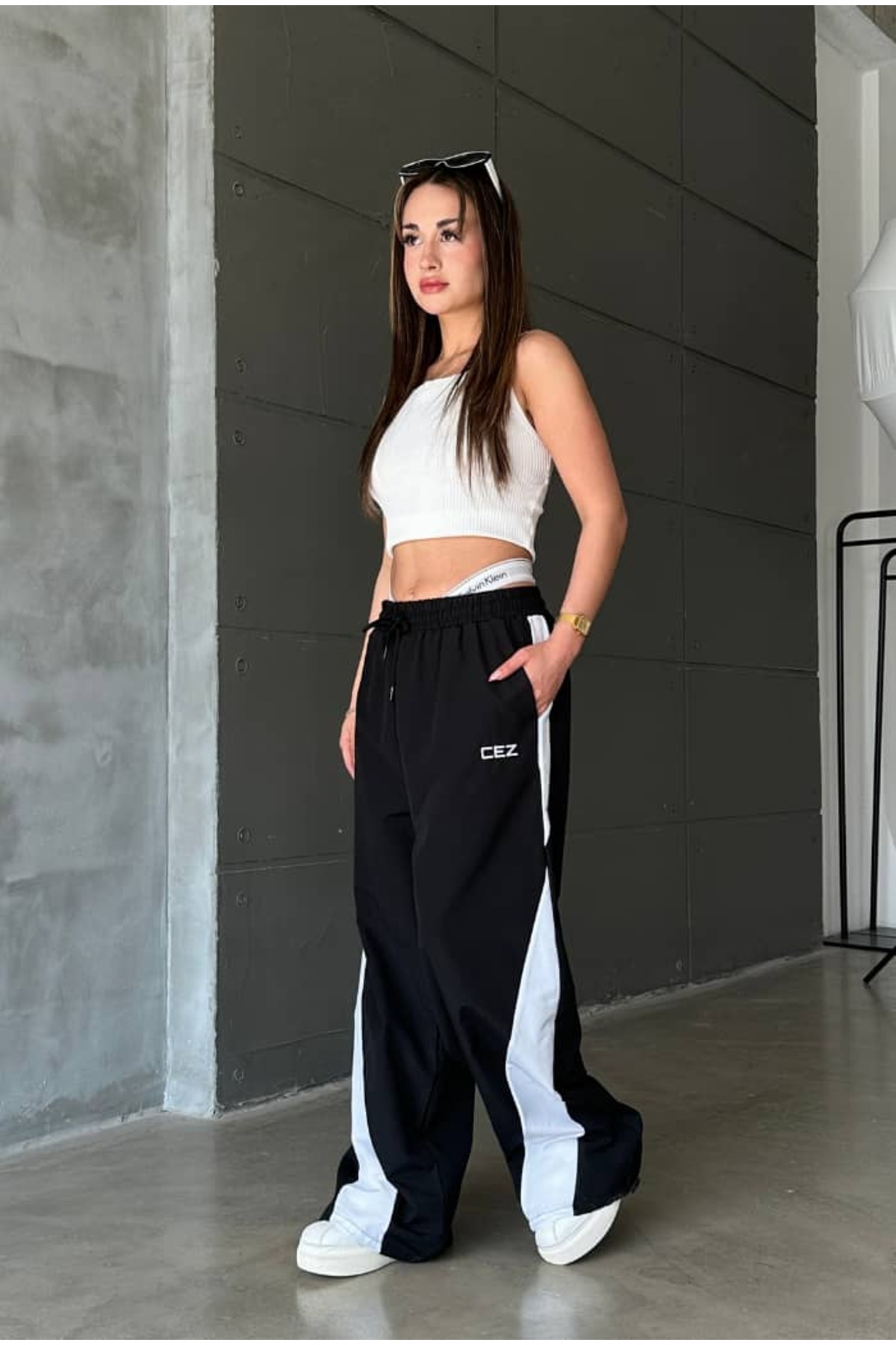 cezstudio Cez Nakış Detaylı Extra Baggy Stoper Paraşüt Eşofman Altı görsel 2