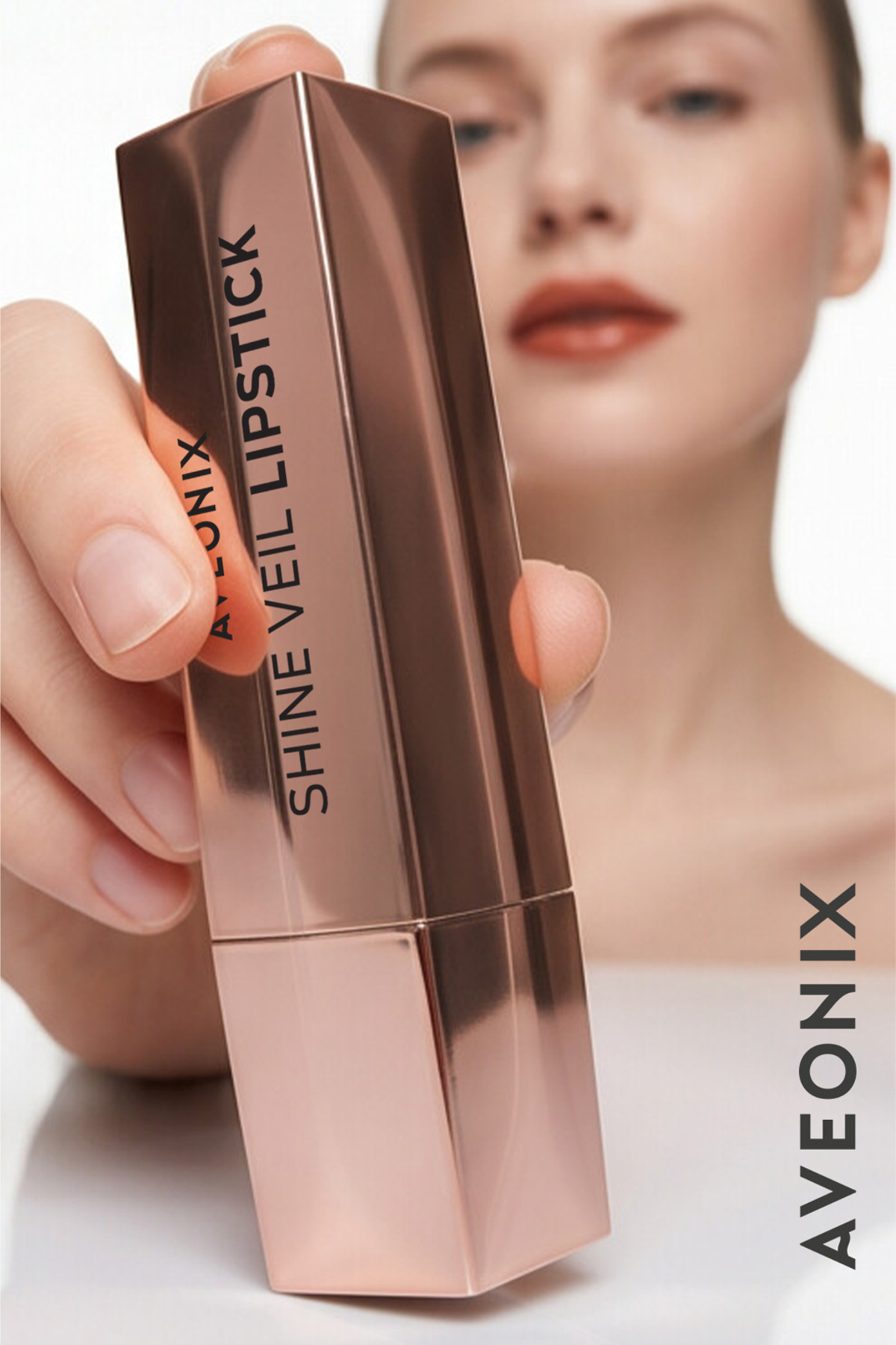 رژ لب براق Shine Veil با 10 رژ لب حجم دهنده و مرطوب کننده — رنگارنگ R-AVX-01 — تصویر 7 از 8