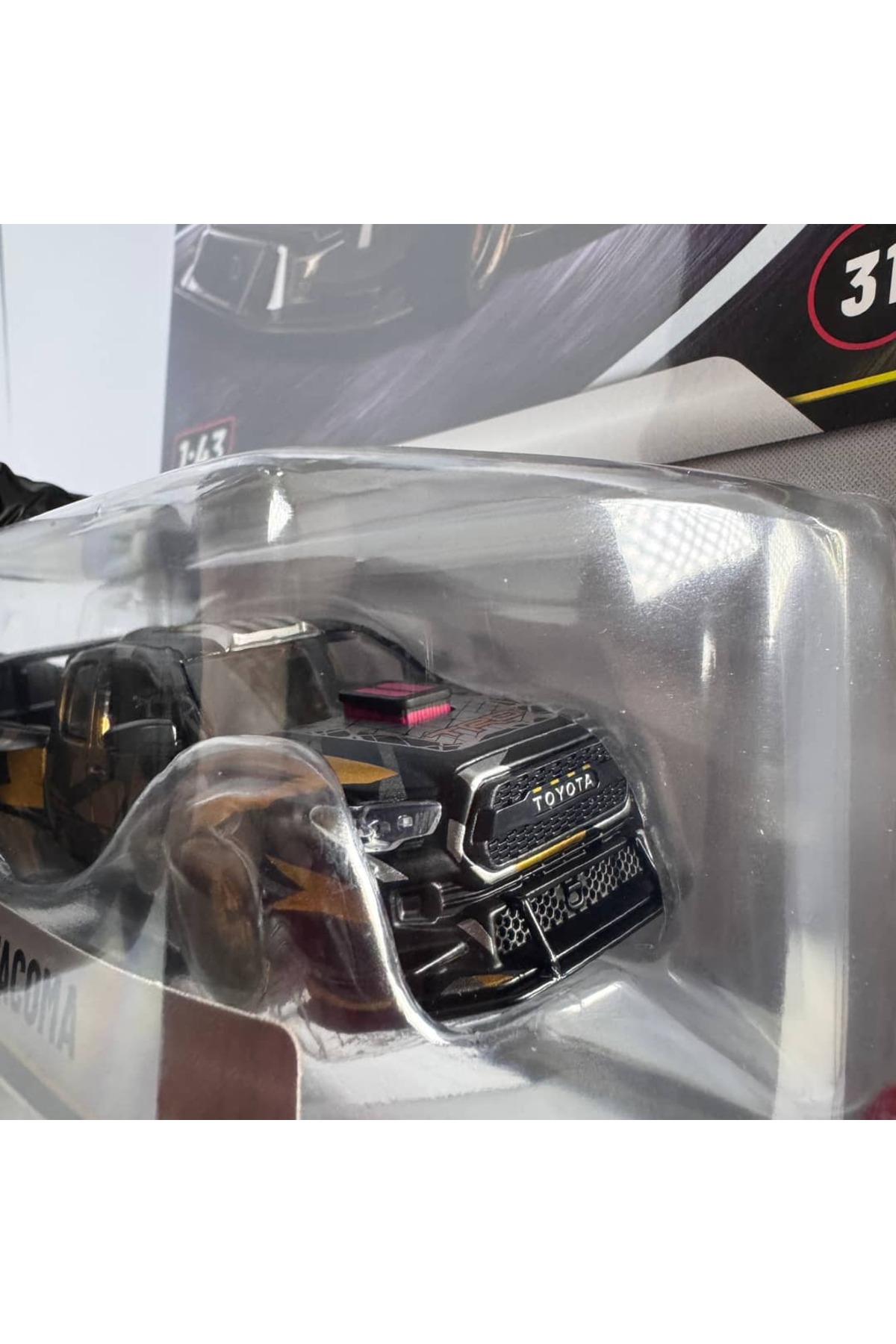 HOT WHEELS Premium Deberti Toyota Tacoma 1:43 Model Car - Hmd41