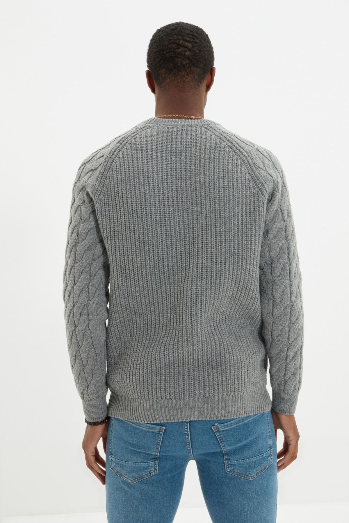 Trendyol Collection-Grauer, lässiger Unisex-Pullover mit Rundhalsausschnitt und Zopfmuster aus Strickwaren TMNAW22KZ2059 10