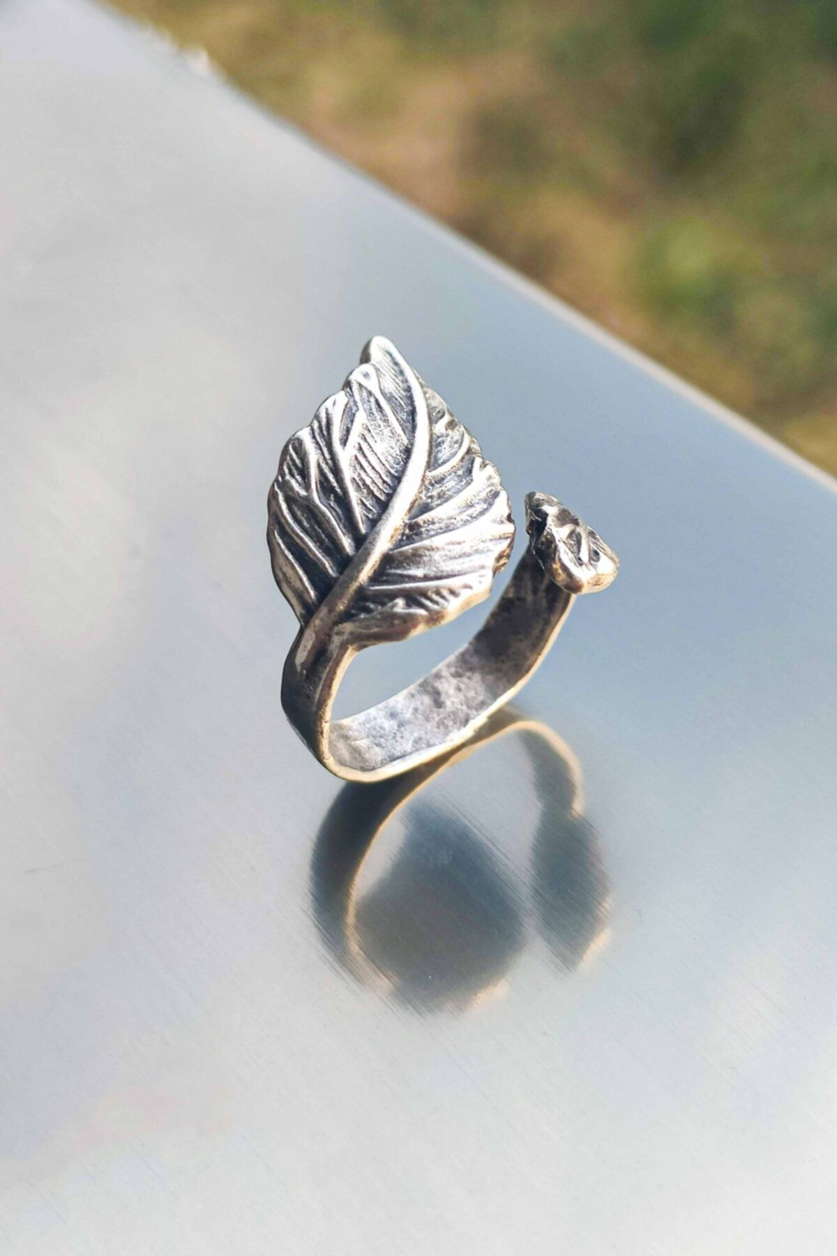 Adjustable hot sale leaf ring
