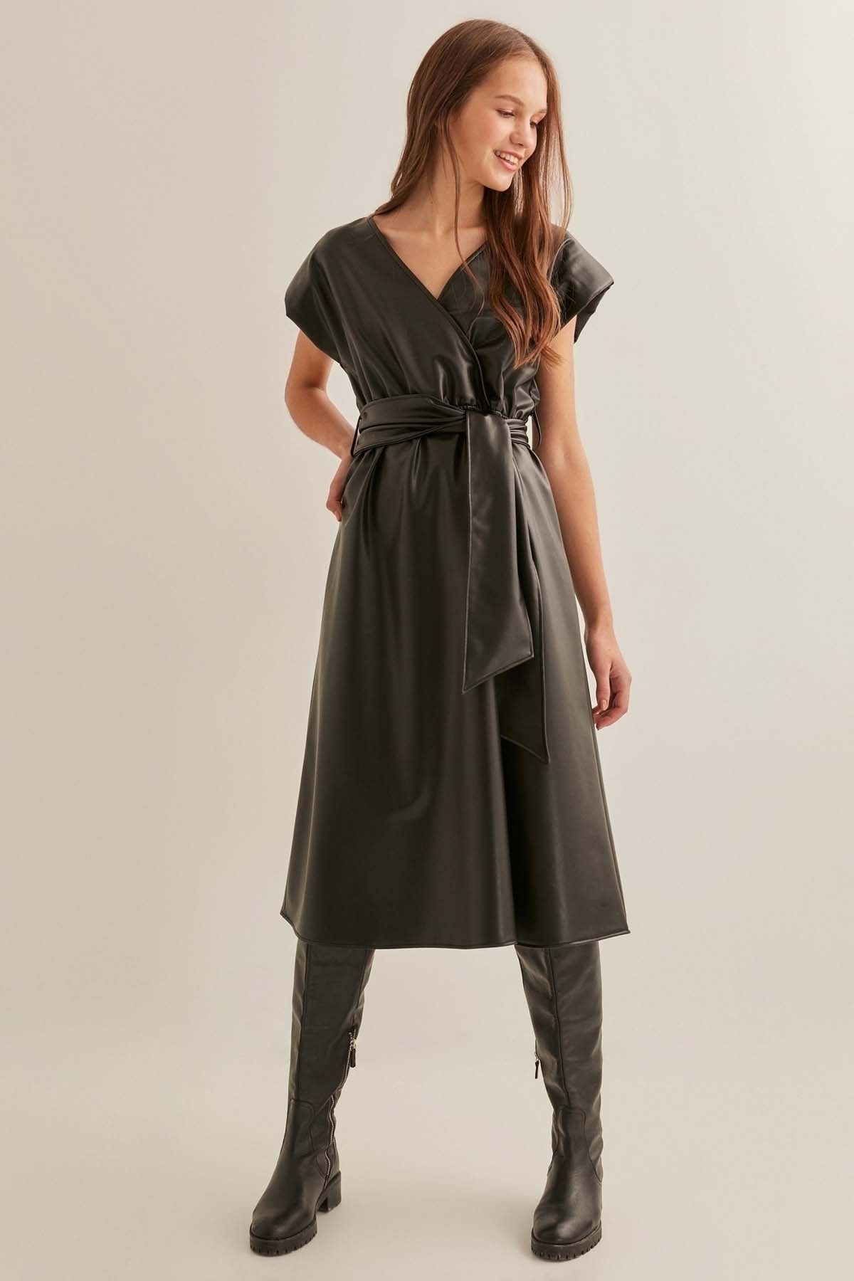 Vitrin Kleid Schwarz Basic Fast ausverkauft
