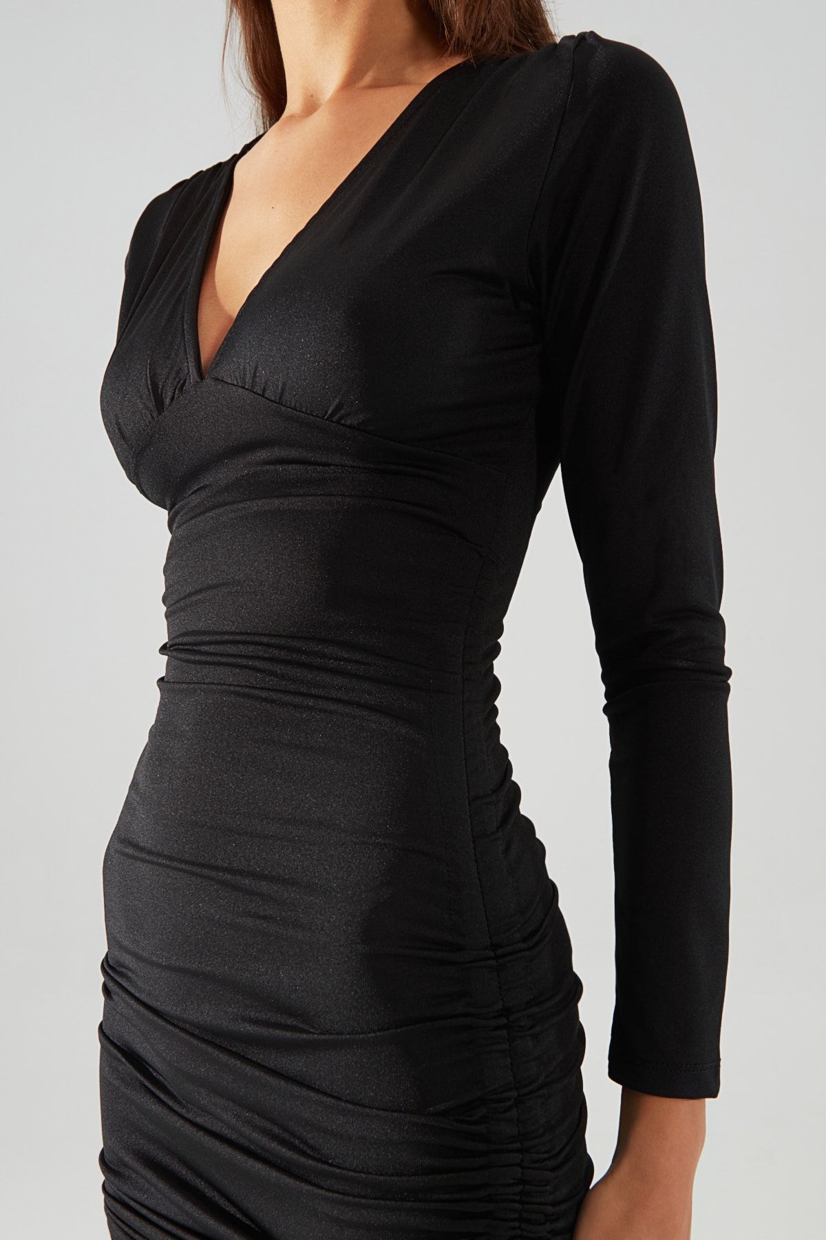 Trendyol Collection-Kurzes, gerafftes, schwarzes Abendkleid aus Strick - TPRAW22EL1047 4