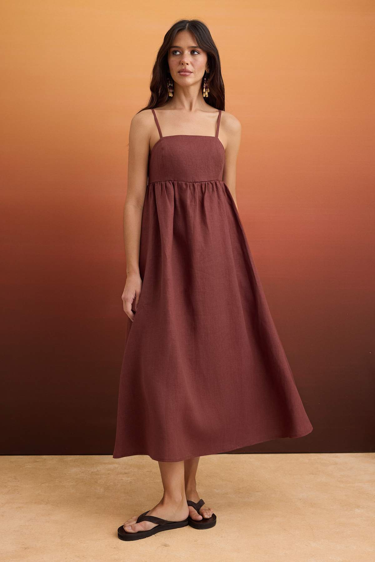 Trendyolmilla Kahverengi %100 Keten Askılı Maxi Dokuma Elbise TWOSS26EL00589