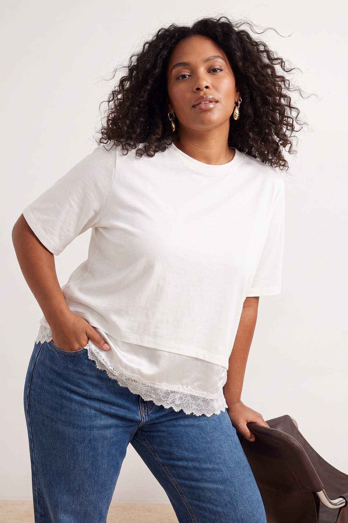 Trendyolmilla Curve Ekru Altı Dantel Detaylı Örme Büyük Beden Kadın T-shirt TBBSS26BF00049