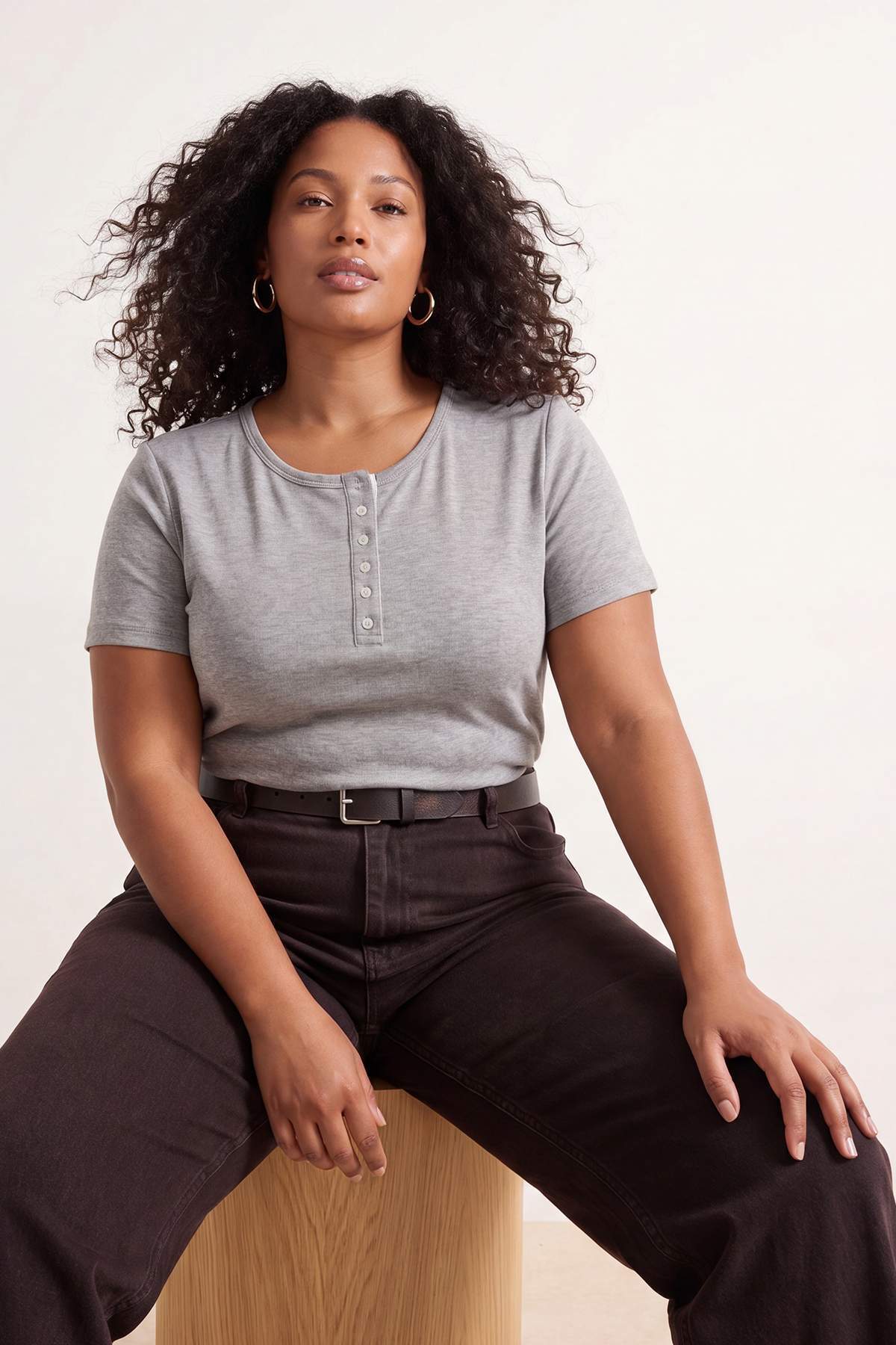 Trendyolmilla Curve Gri Melanj Renk Bloklu Fitted/Vücuda Oturan Kısa Kollu Yumuşak Örme Büyük Beden Bluz TBBSS26AF00211