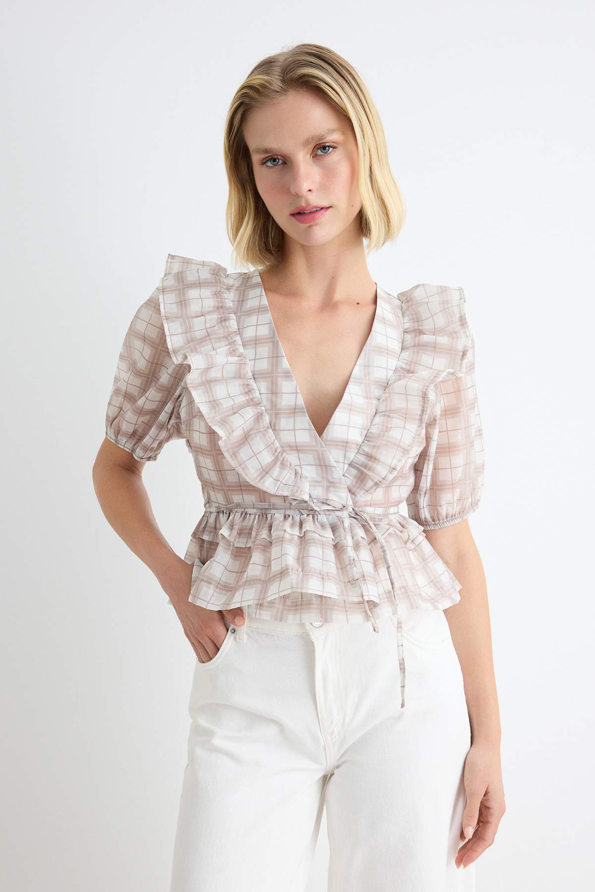 Trendyolmilla Ekru Ekose Desenli Dokuma Bluz TWOAW27BZ00141