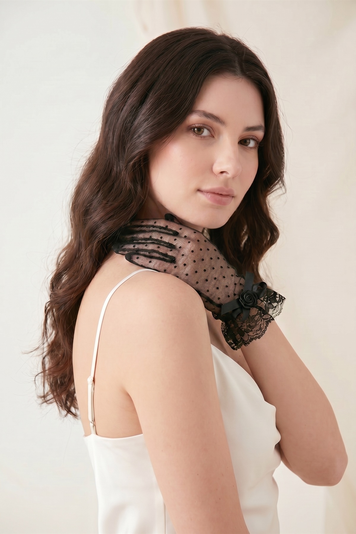 Elegance Scarf Kısa Puantiyeli Tül Dantelli Gelin Eldiveni Siyah Abiye Davet Gece Parti Söz Kına Nişan görsel 7