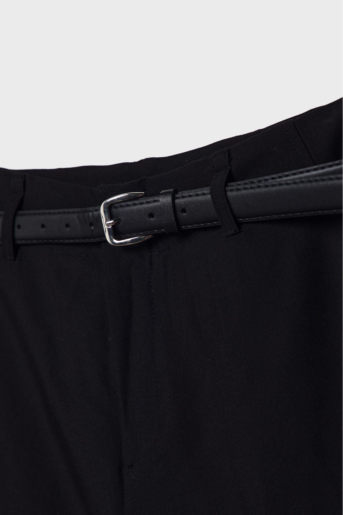Stradivarius Kemerli ve dökümlü straight fit kumaş pantolon görsel 8
