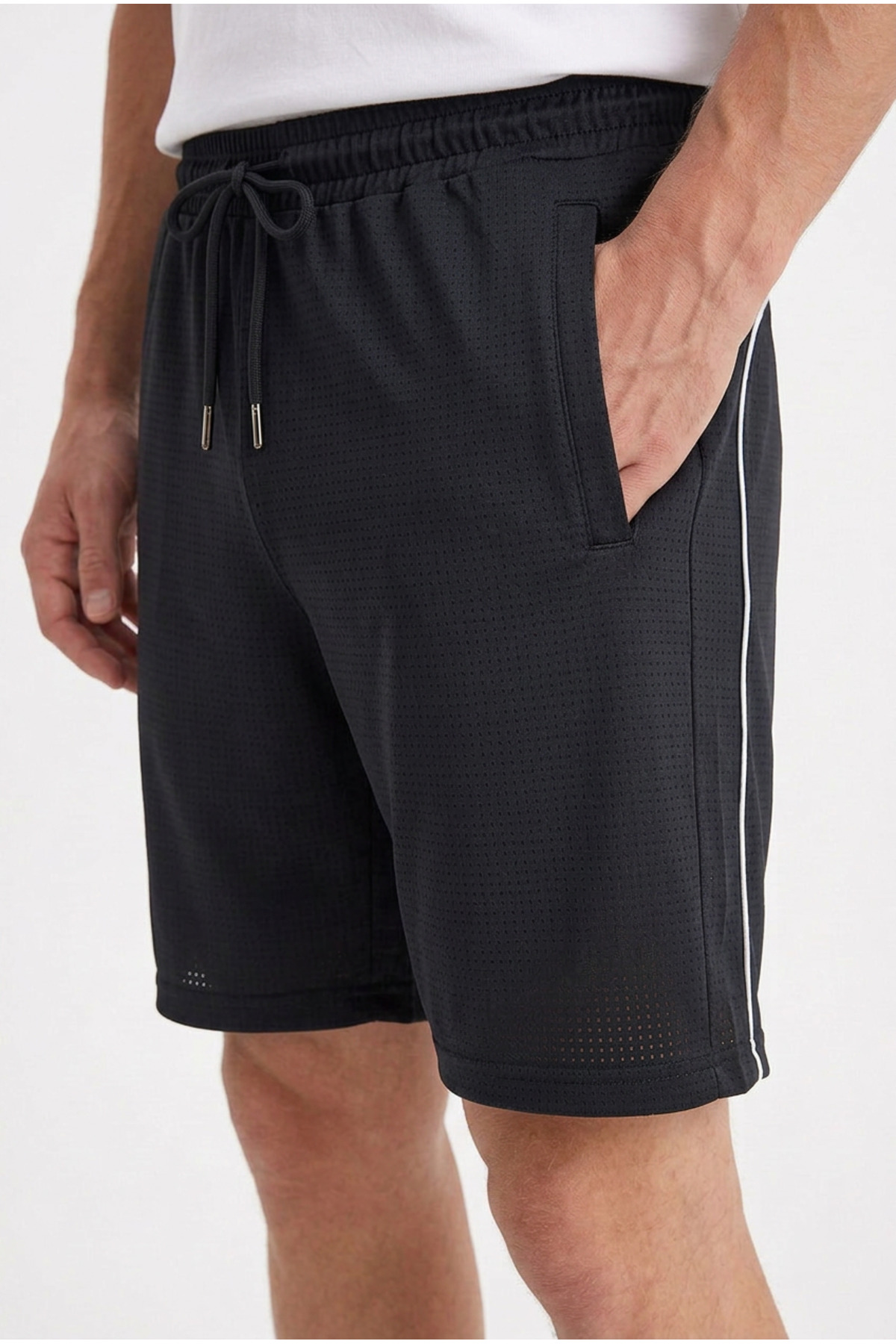 ELAFRO Men's Black Breathable Micro Patterned Sports Shorts with Zipper Pockets