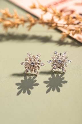 Luen Jewellery Işıltılı Çiçek Formlu Gold Detaylı , Zirkon Taşlı Özel Tasarım...