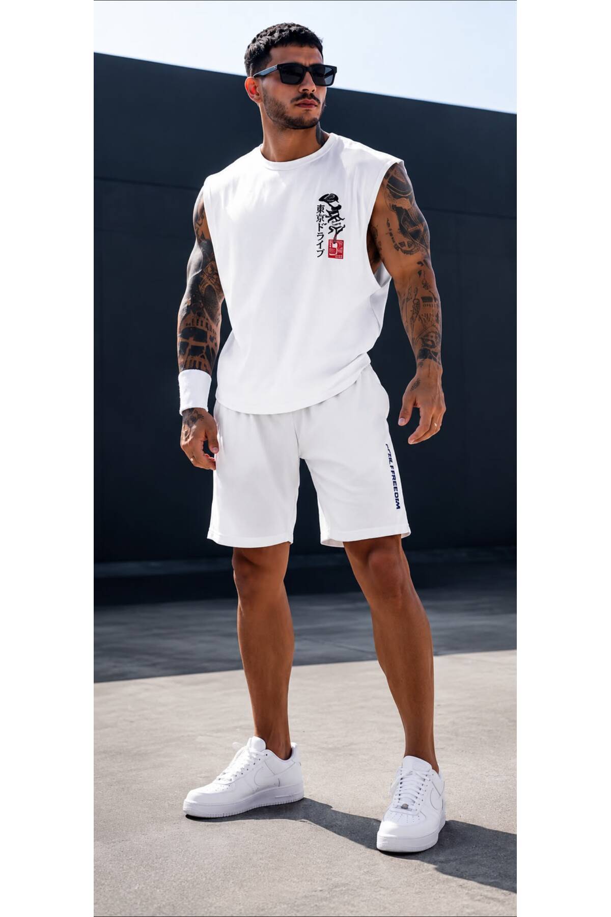 Japanese Text Calligraphy Printed Zero Sleeve Round Crew Neck White T-Shirt