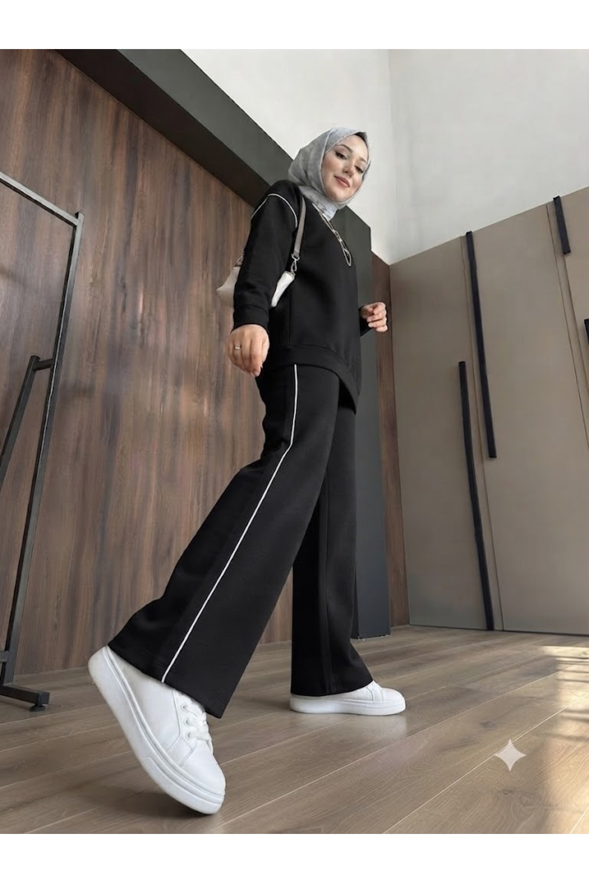 onlymoon Kadın Ara Biyeli Biye Detaylı Alt Üst Takım | Kontrast Şerit Detaylı Oversize Sweatshirt ve Bol Paça Pantolon | Rahat Kalıp Günlük Spor Şık İkili Takım görsel 2