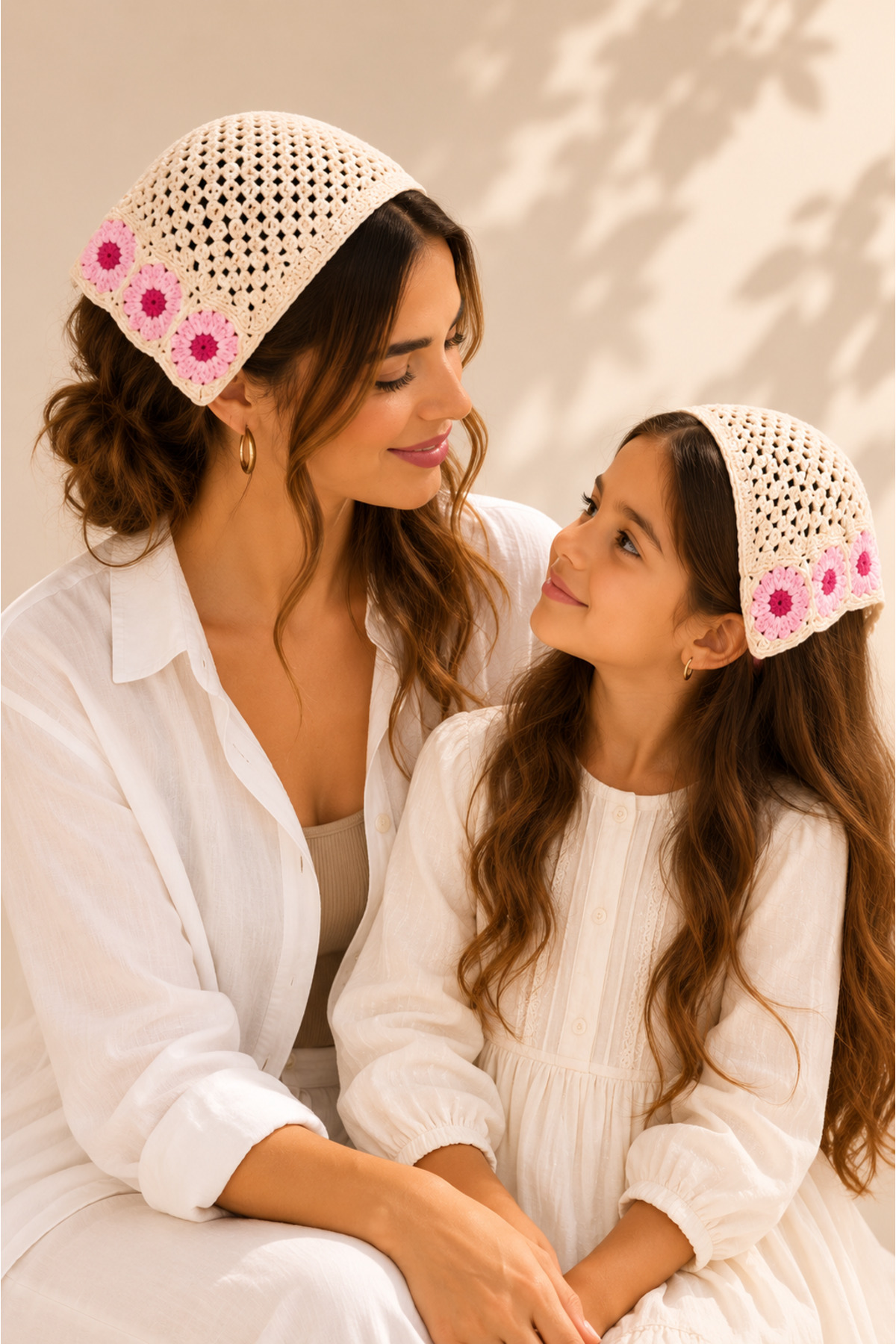 2li Anne & Kız Örgü Bandana Kombini – Çiçek Motifli Saç Bandanası (Çocuk 4-12 Yaş)