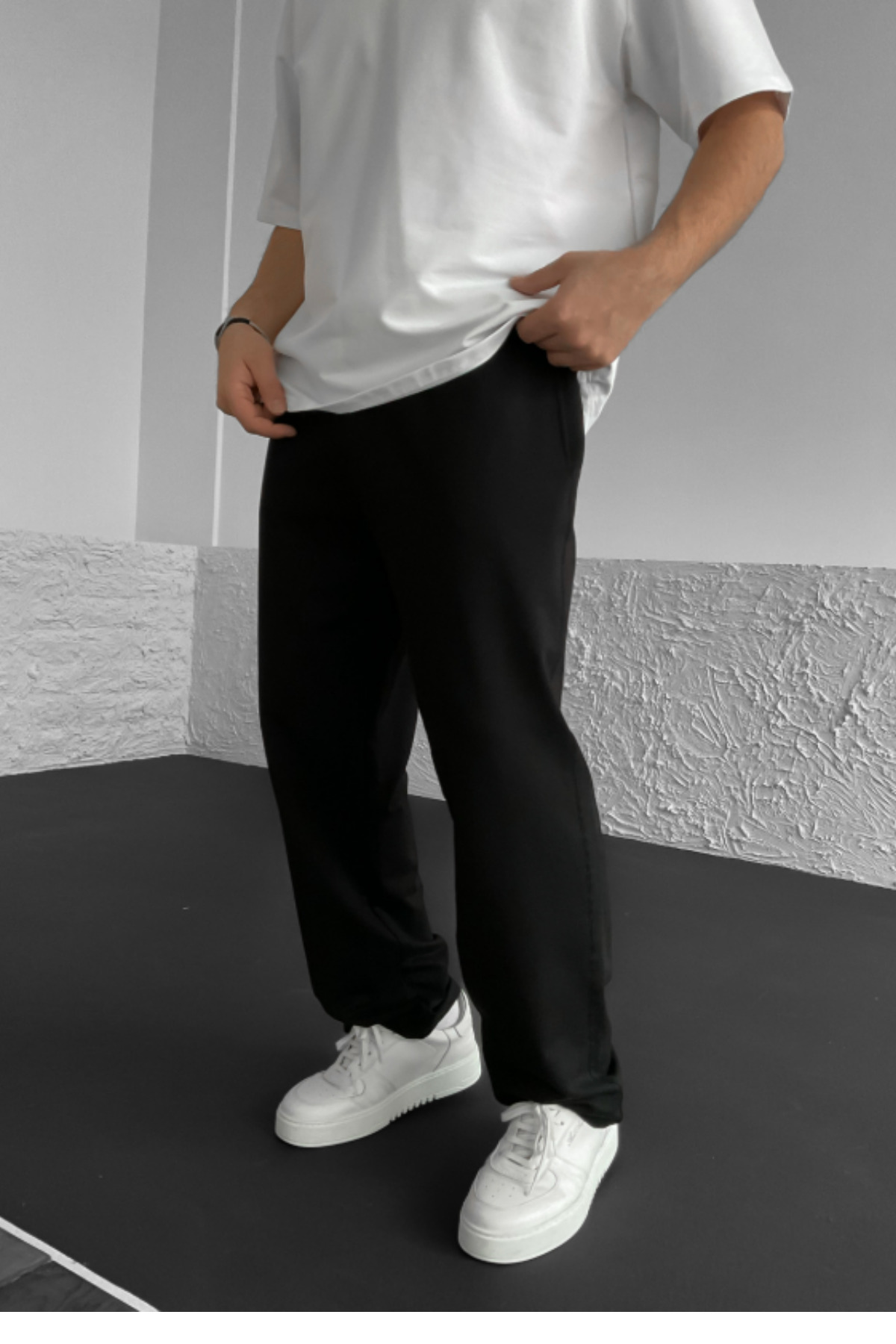 STRAVON Erkek Siyah Pamuklu Baggy Fit Rahat Kesim Beli Bağlamalı Yan Cepli Örme Eşofman Altı görsel 4