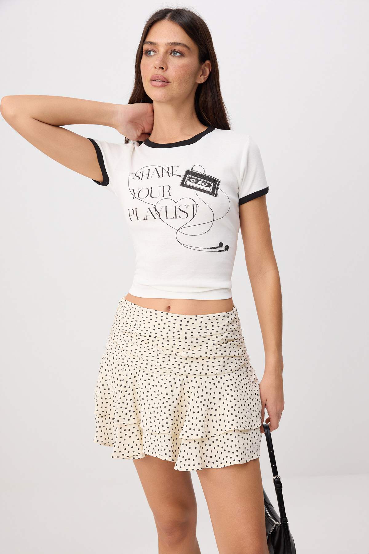 Trendyolmilla Ekru Regular/Normal Kalıp Kısa Kollu Biyeli Crop/Kısa Tok %100 Pamuk Örme T-shirt TWOSS26TS00314