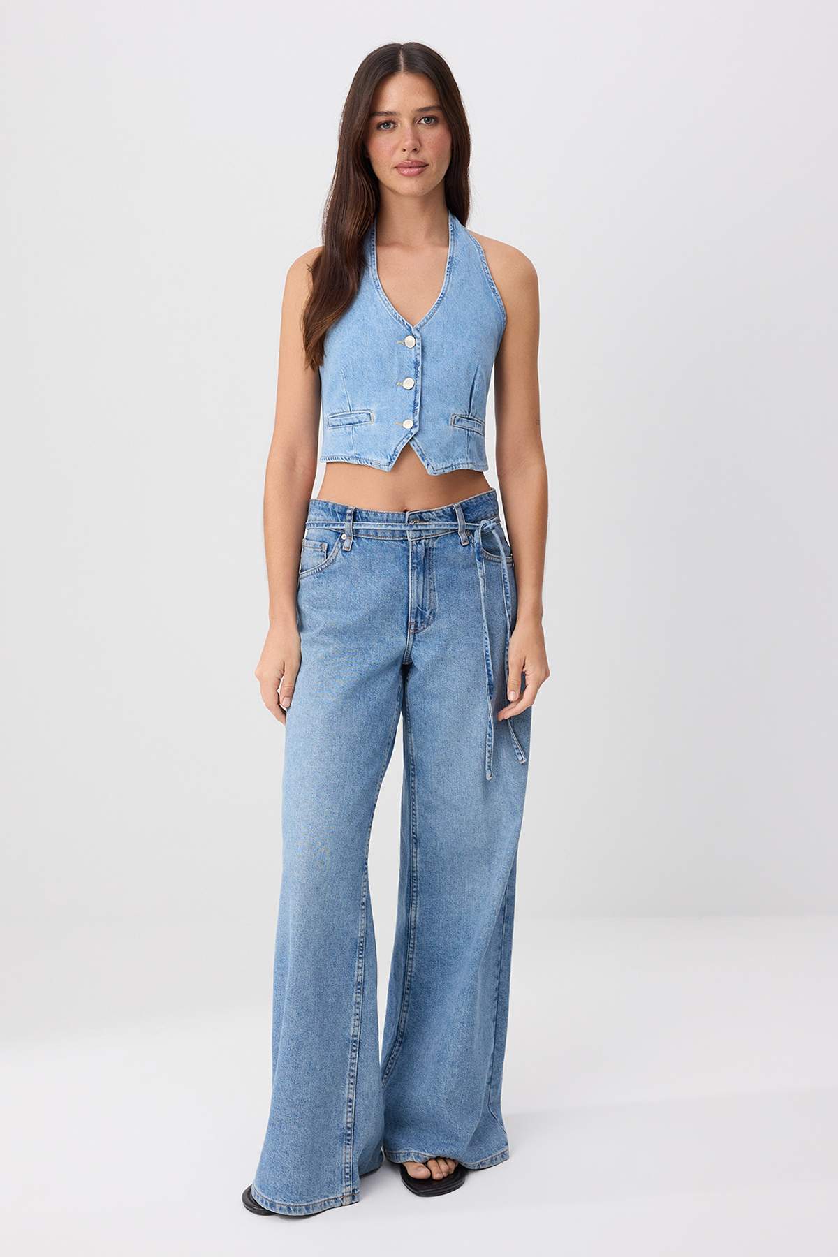 Trendyolmilla Mavi Halter Yaka Crop Denim Bluz TWOSS26BZ00833
