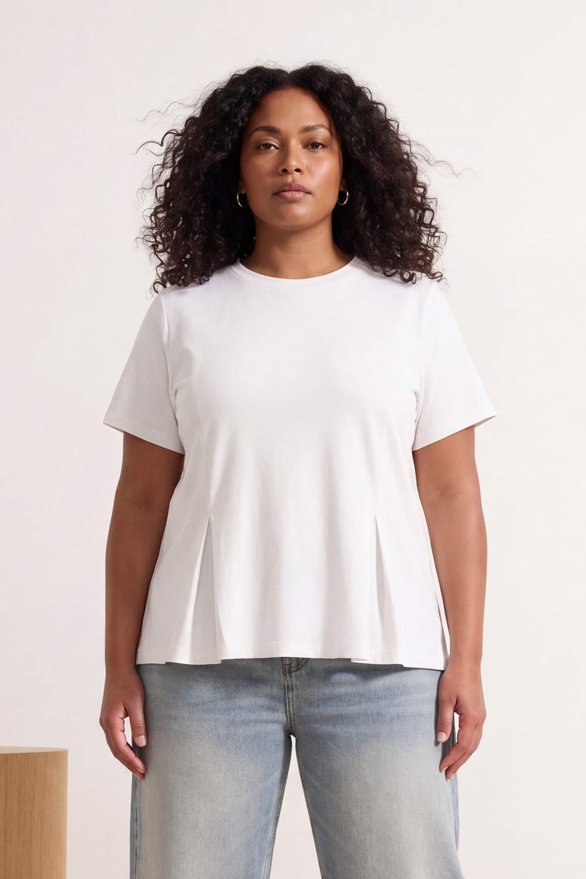 Trendyol Curve Ecru Peplum Kurzarmbluse aus 100 % Baumwolle, gestrickt TBBSS2...
