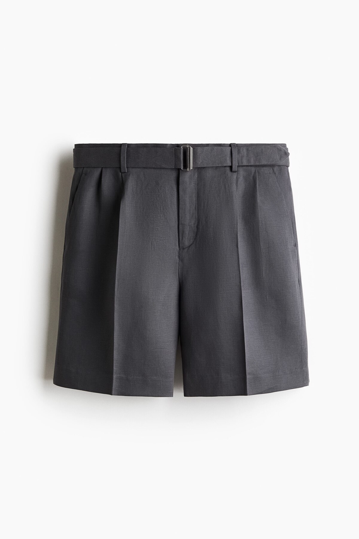 شلوارک شیک ساخته شده از ترکیب لیوسل، با تناسب اندام راحت. اچ اند ام شلوارک برمودا H&M