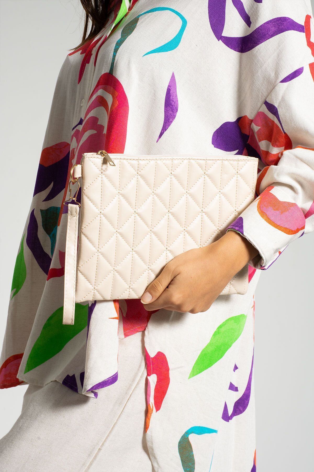 Bagfoni Krem Üçgen Desenli Portföy Clutch El Çantası görsel 3