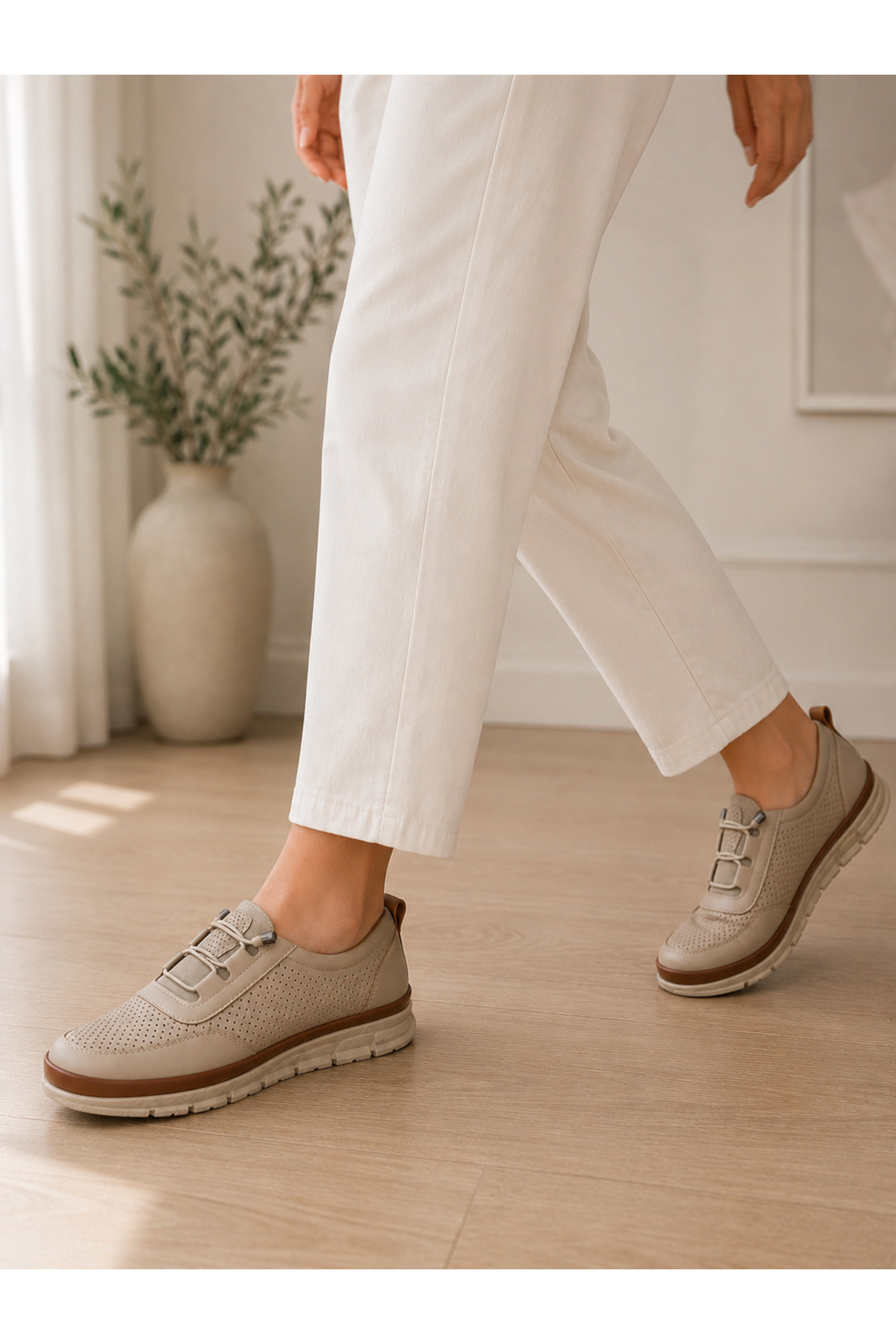 Poli Taban Delikli Kadın Günlük Ayakkabı – Hafif, Nefes Alabilen, Ortopedik Konforlu Casual Sneaker – Bej