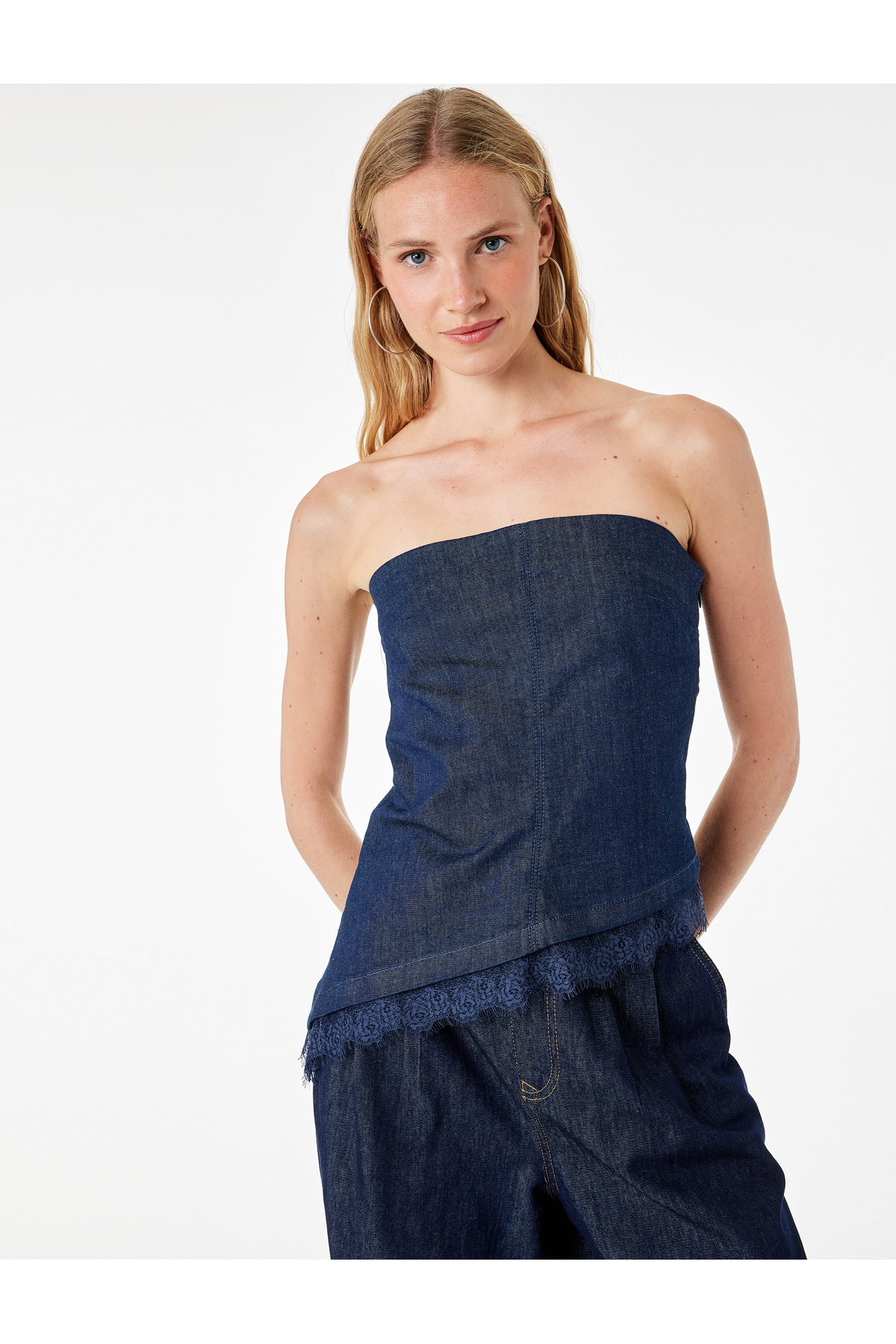 Koton Dantel Detaylı Asimetrik Kesim Straplez Kolsuz Denim Büstiyer görsel 2