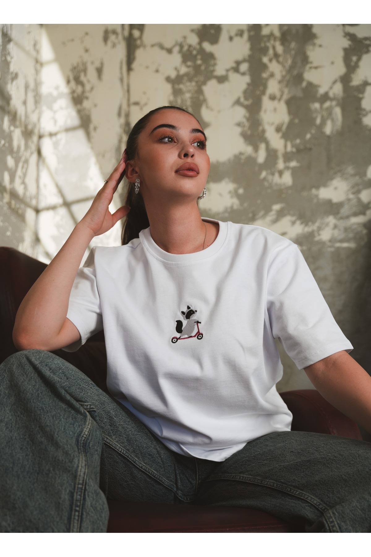 Loome Rakun Nakışlı Oversize Beyaz T-Shirt Unisex görsel 2