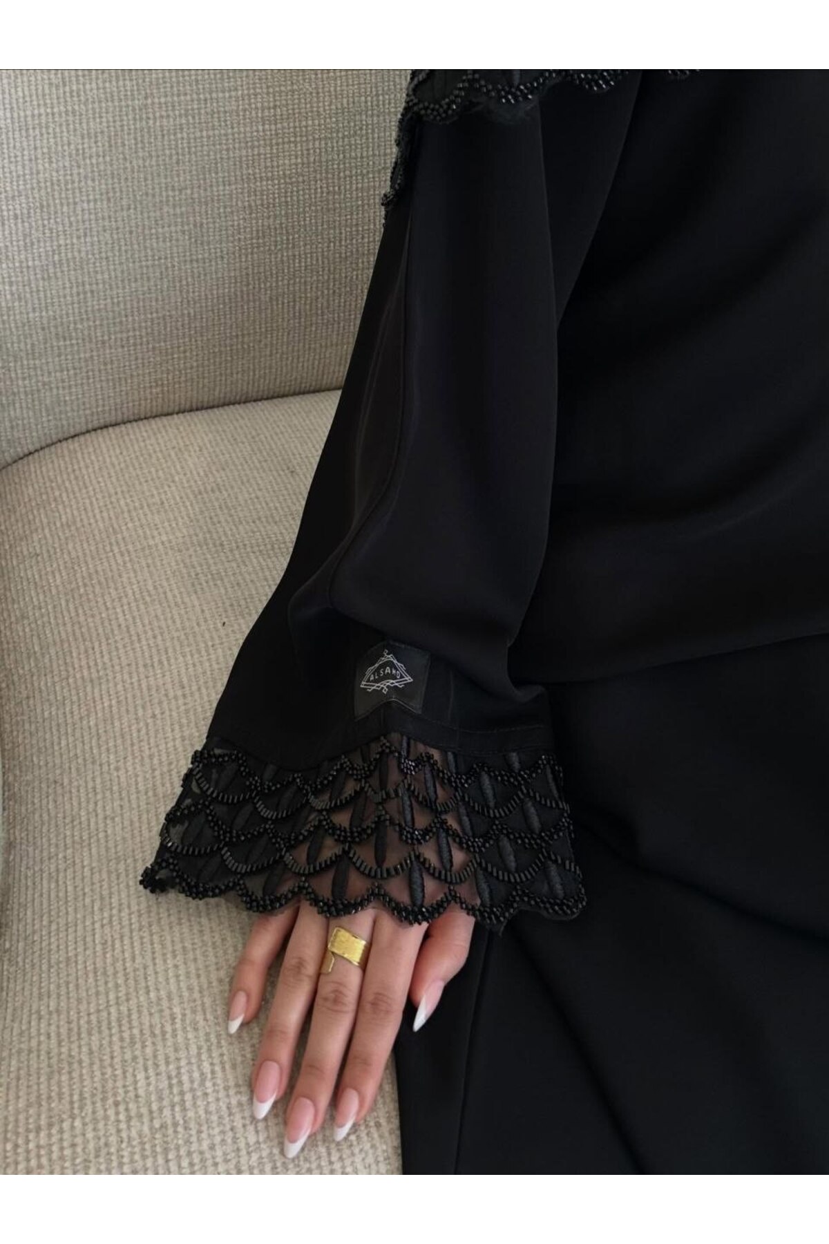 DEAL ABAYA عباية لورين من متجر ديل (DEAL) – قماش كريب بقصة نصف كلوش