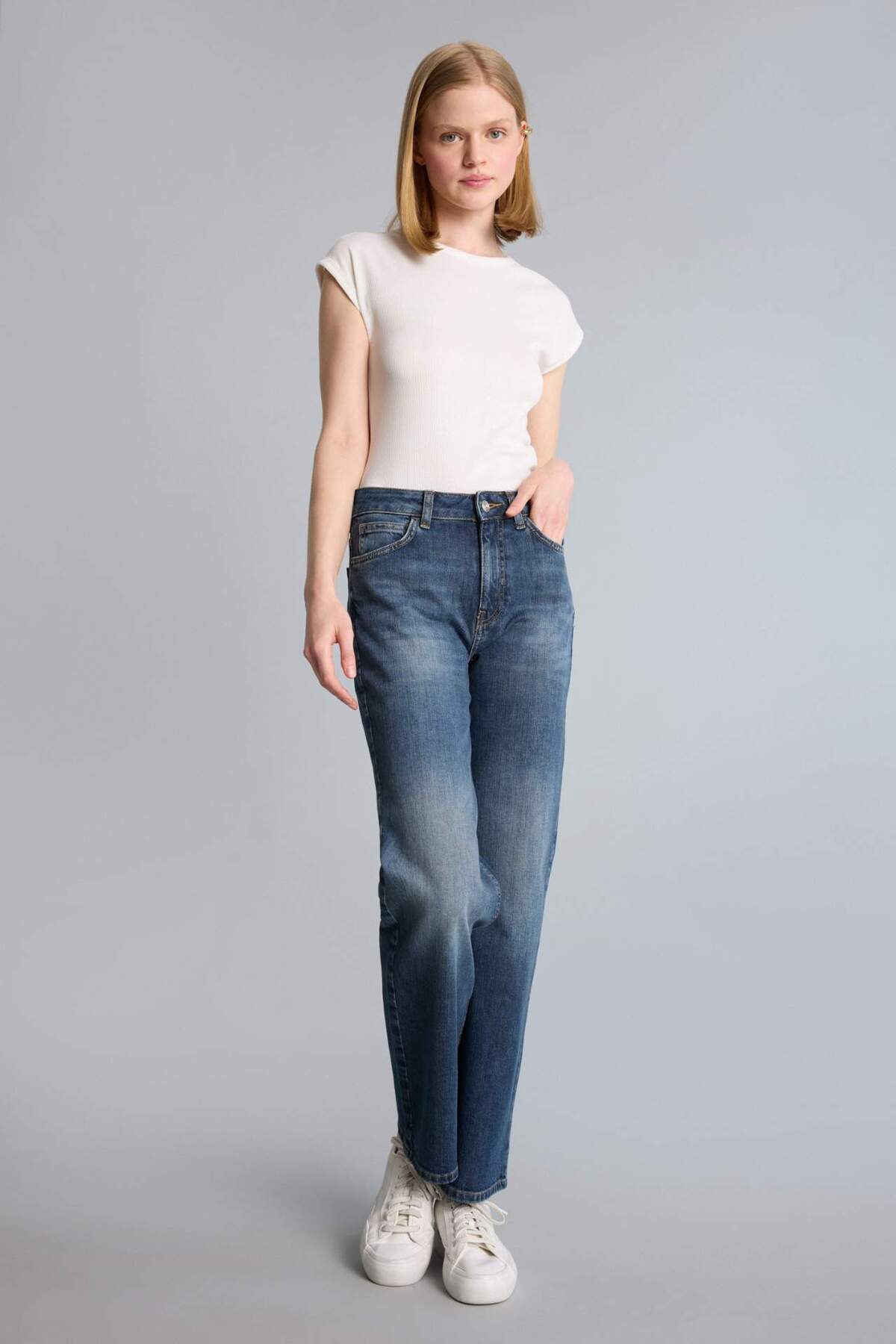 DeFacto Comfort Straıght Yüksek Bel Düz Paça Bilek Boy Jean Pantolon H2109AX26SM görsel 2