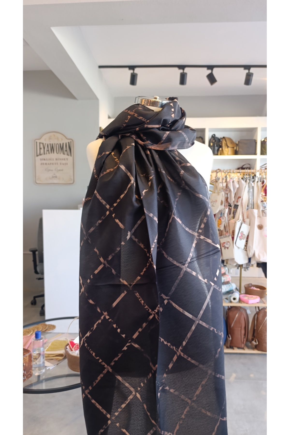 LA BOUTIQUE ÖZEL SERİ ŞAL