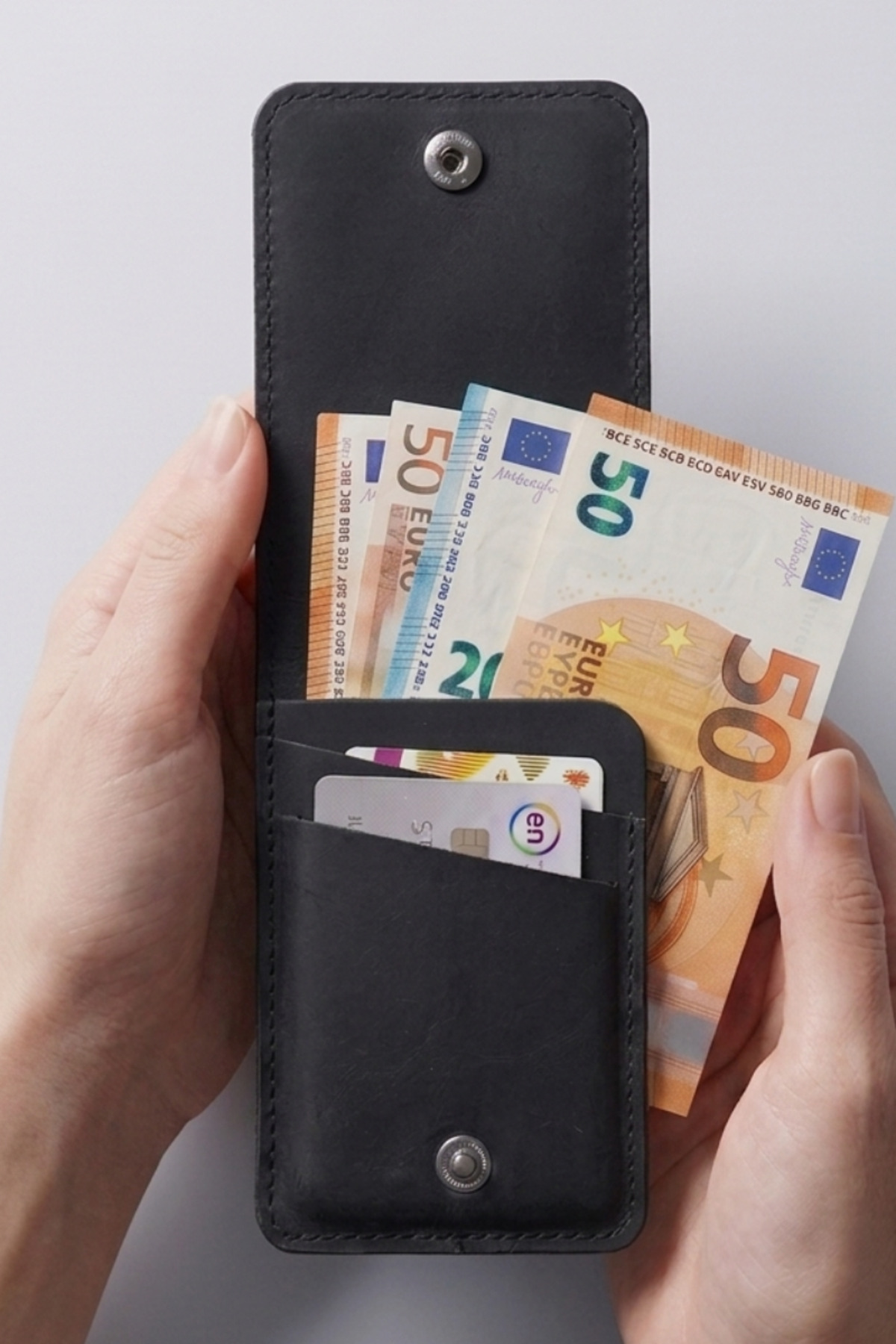 luvo 100% Real Leather Wallet Handmade Genuine Premium Leather Vertical Wallet with Capacity for 4 Cards