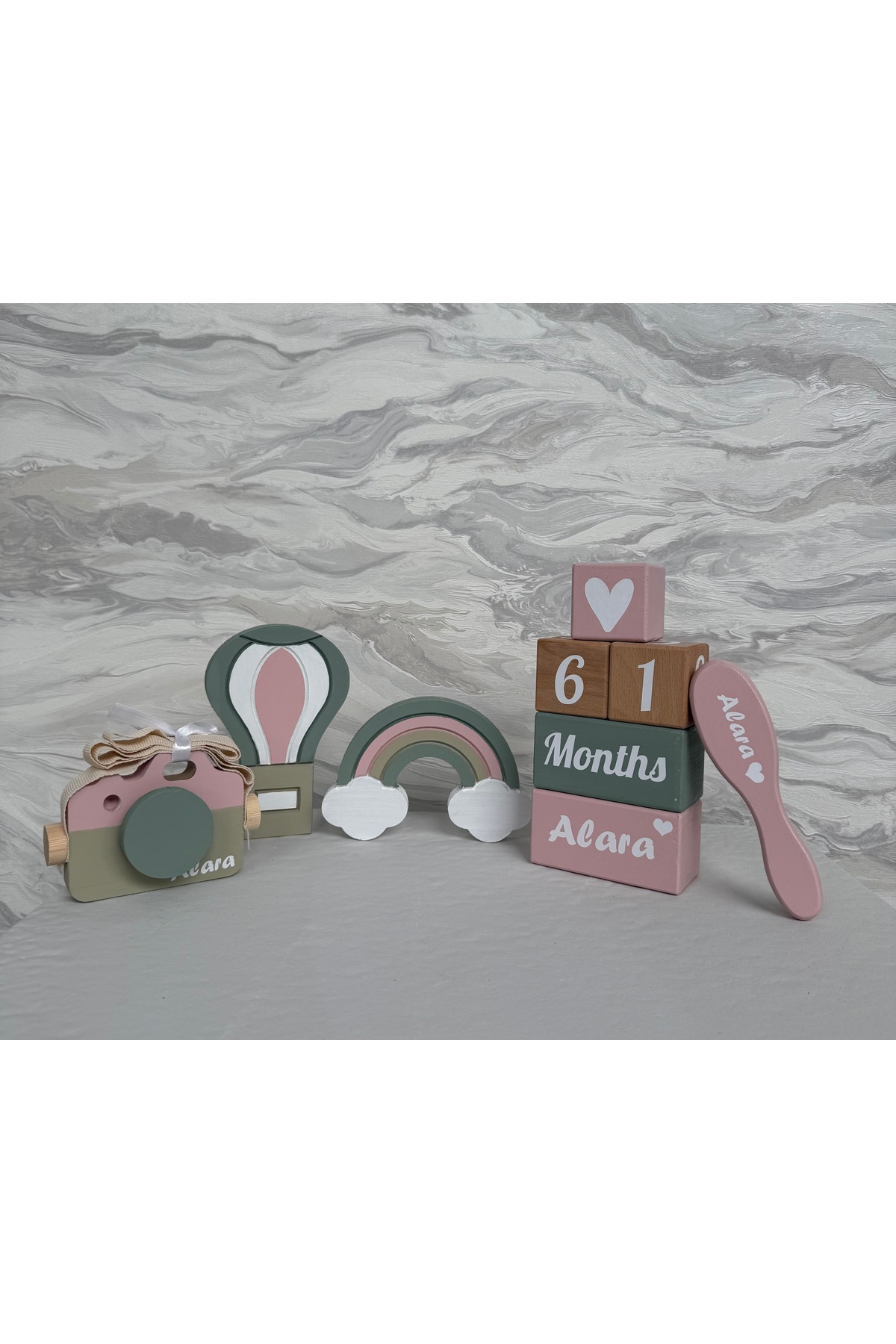 Pembe adacayi renkli objeli set