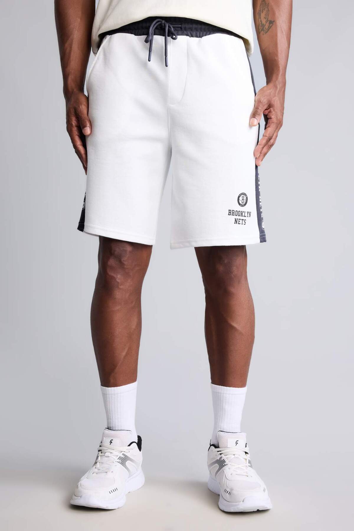 DeFacto NBA Lisanslı Brooklyn Nets Standart Fit Şort H4495AX26AU görsel 3