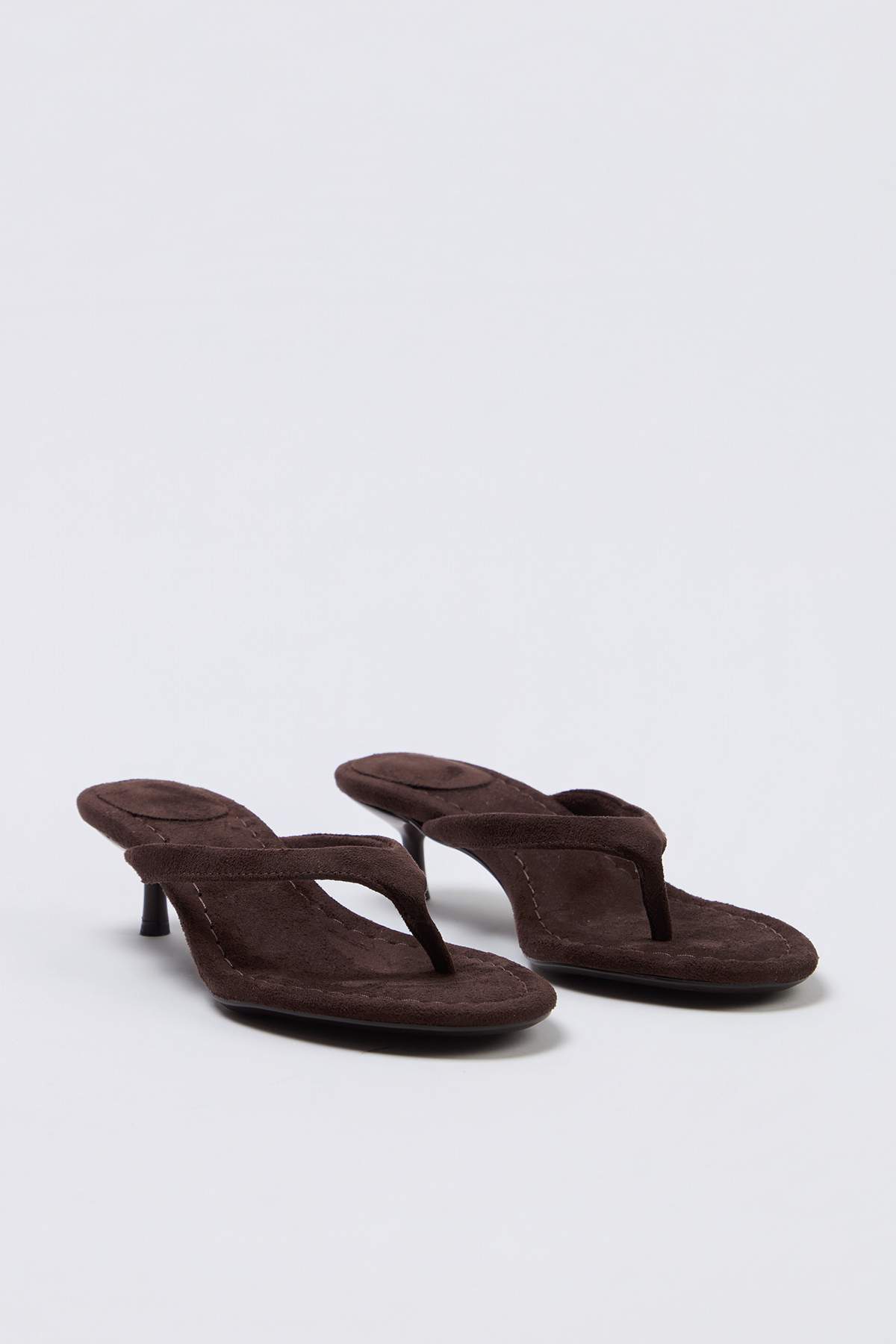 TRENDYOL SHOES Tamno smeđe ženske papuče od antilopa sa potpeticom TAKSS26TO0...