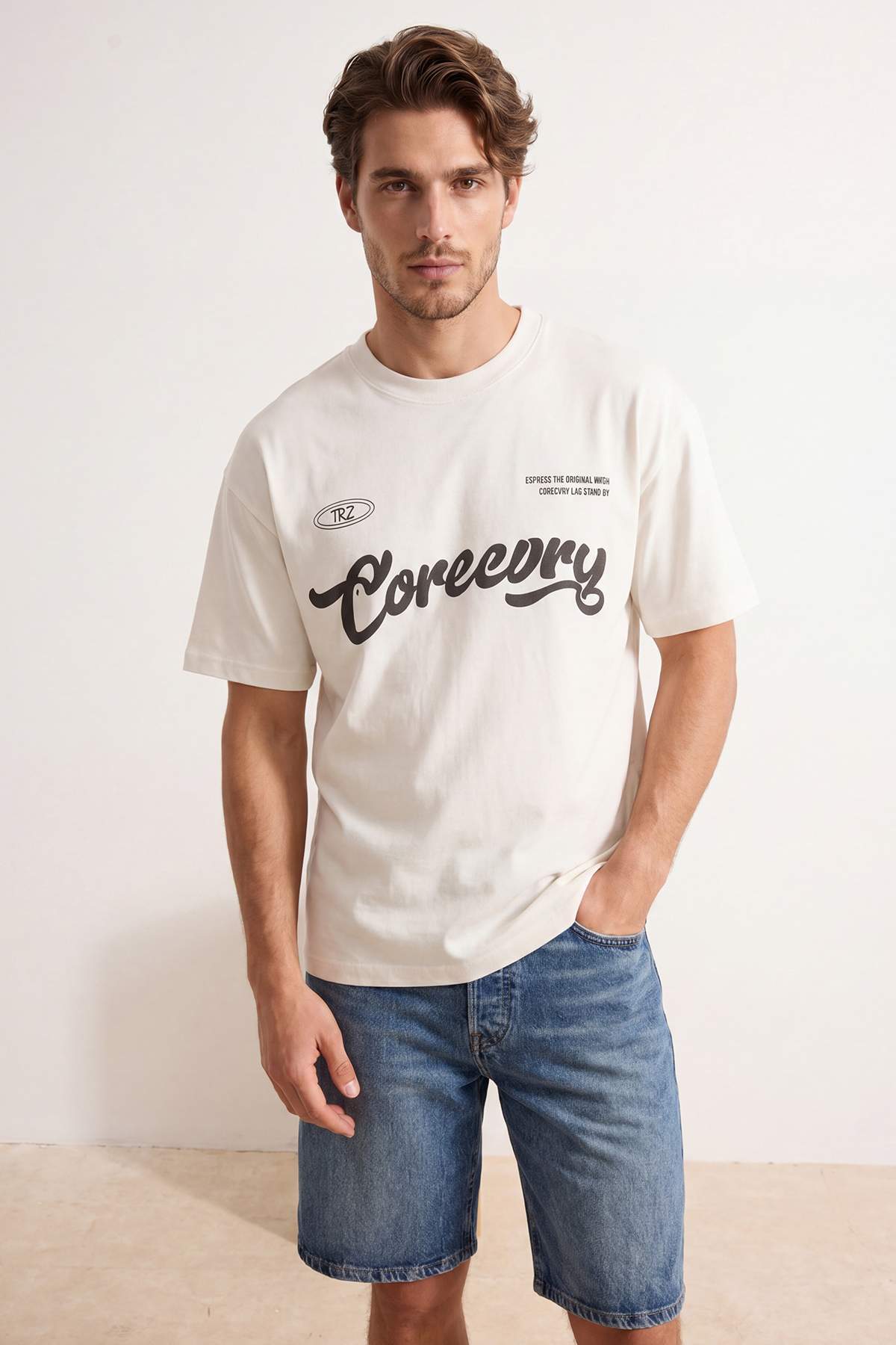 Trendyolmilla Man Ekru Oversize/Geniş Kalıp Slogan Baskılı Tok Kumaş T-Shirt TMNSS26TS00072
