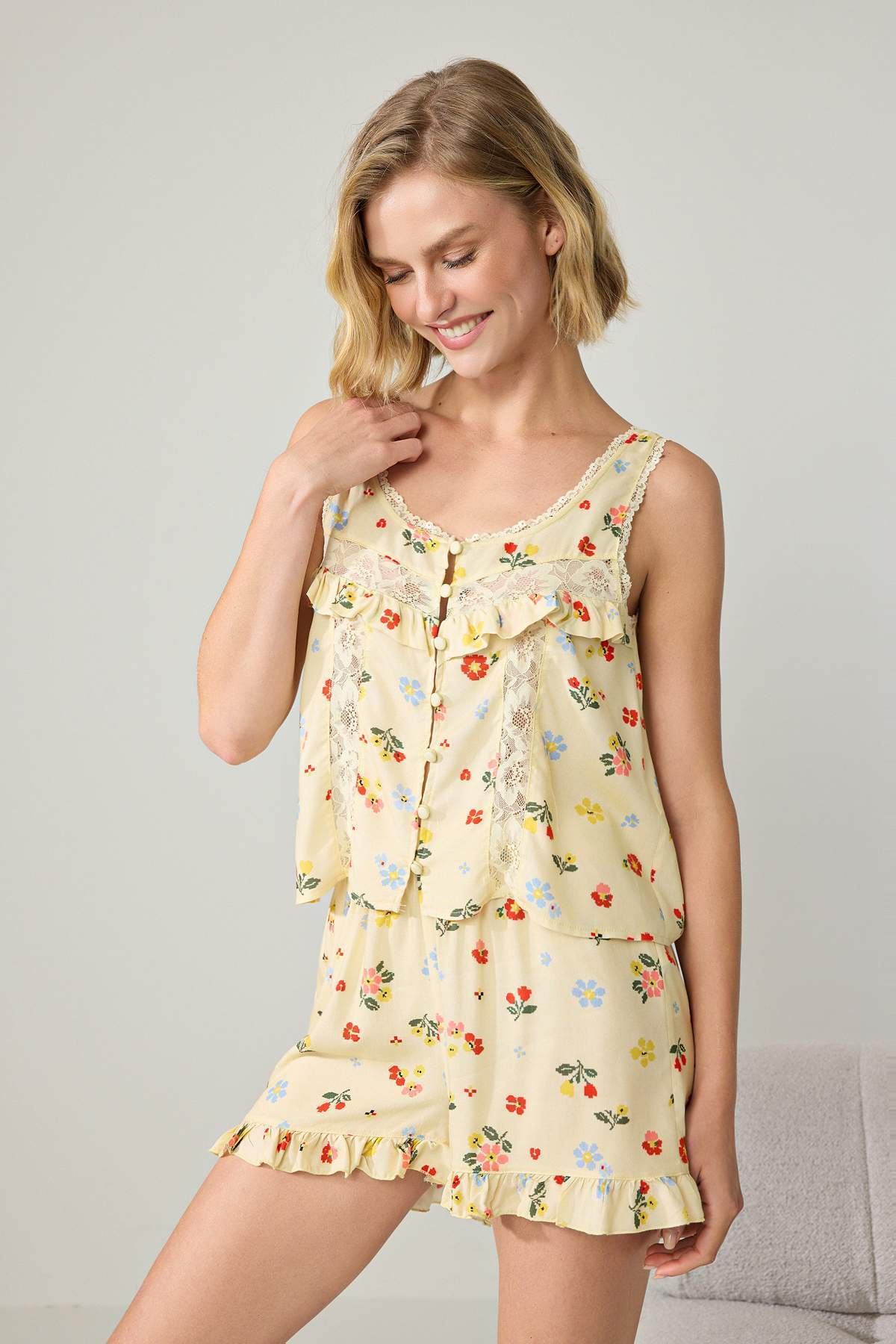 Trendyolmilla Sarı-Çok Renkli Düz Shally Dokuma Pijama Takımı THMSS26PT00208
